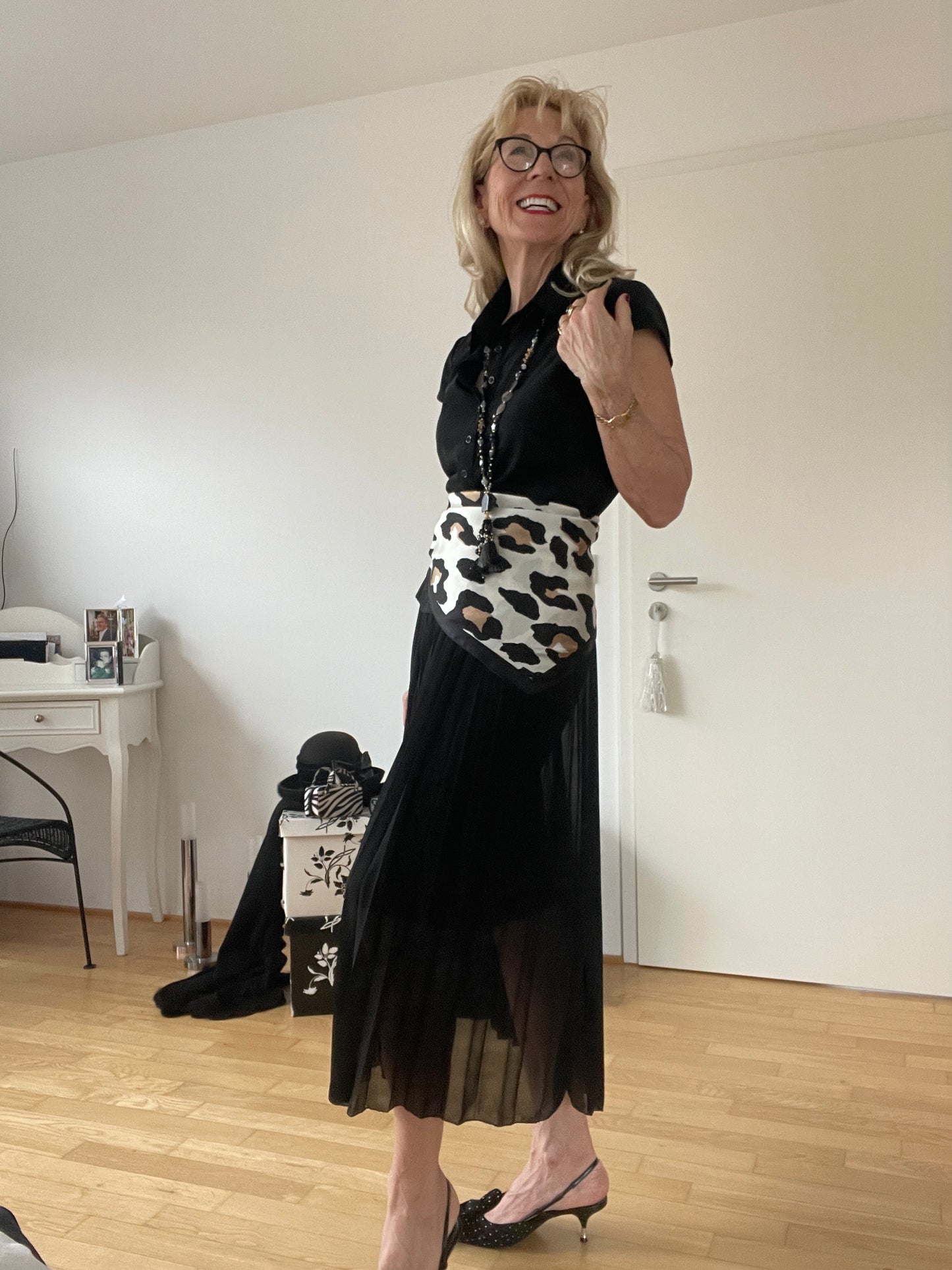Schal/NICKTUCH CAMILLE €29,90; BLACK& WHITE mit einem Schuss LEO