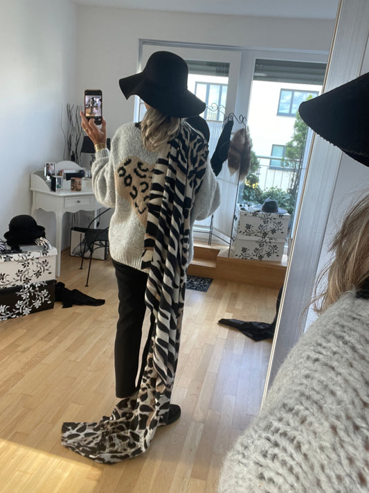Schal CHRISTINA beige/schwarz €49,90, stylisch & kuschelig, mega im Trend