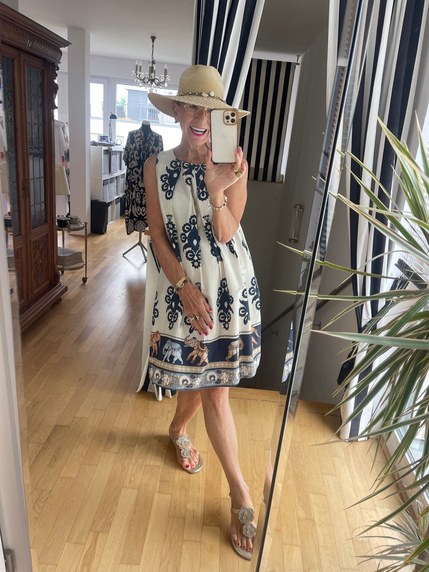 Kleid LARISSA €79,90 statt €99,90; edel, schick und dennoch lässige Eleganz