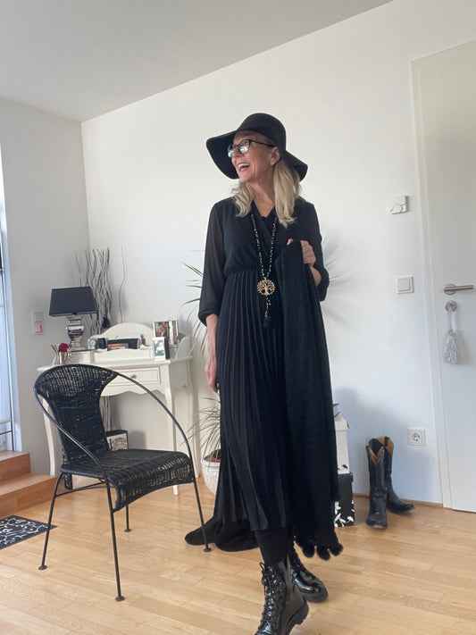 Kleid SALERNO black; IM MEGA-WINTER-SALE“ €149,90 statt €69,90