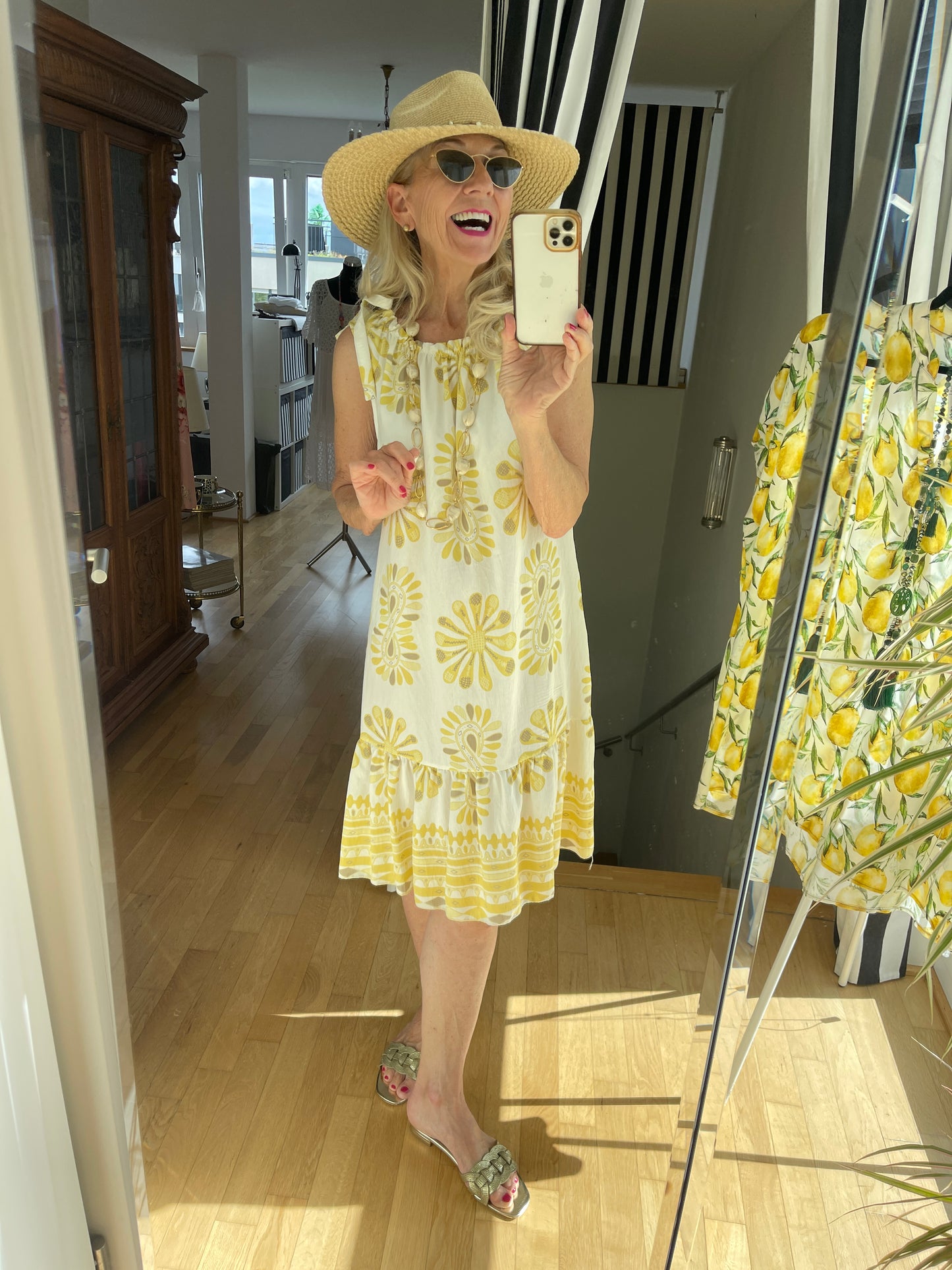 Kleid RICHI yellow Flower €69,90; perfekt für die heißen Sonnentage
