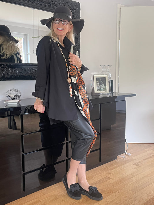 Bluse JETTE black; jetzt €59,90 statt €89,90 Super extravagante Oversize-Long-Bluse. Ein richtiger Hingucker!!