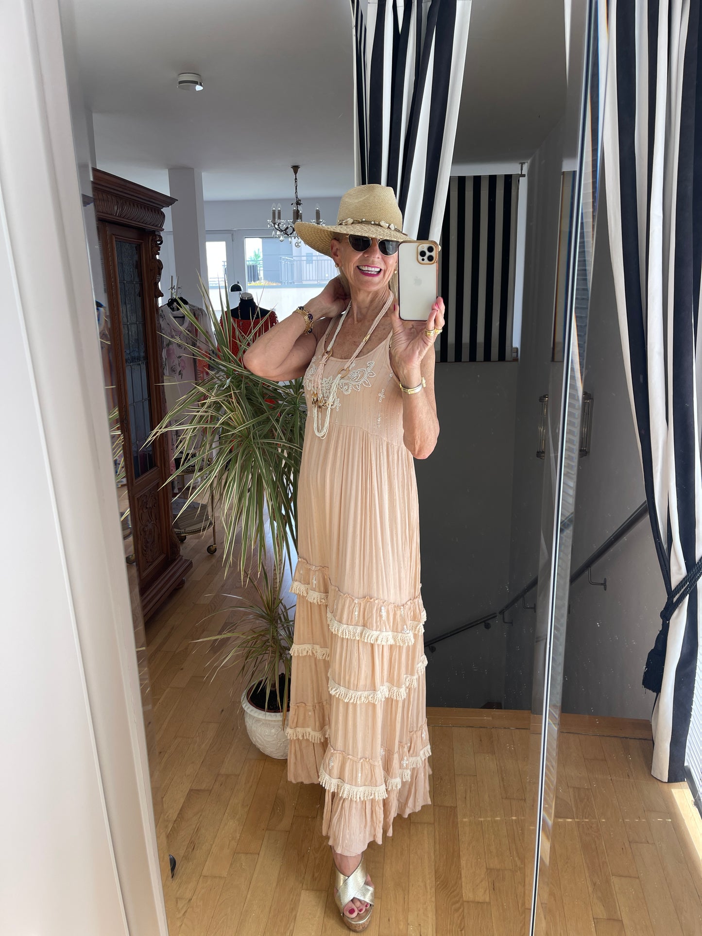Kleid PALLAK €129,90; da kann der Sommer ewig dauern
