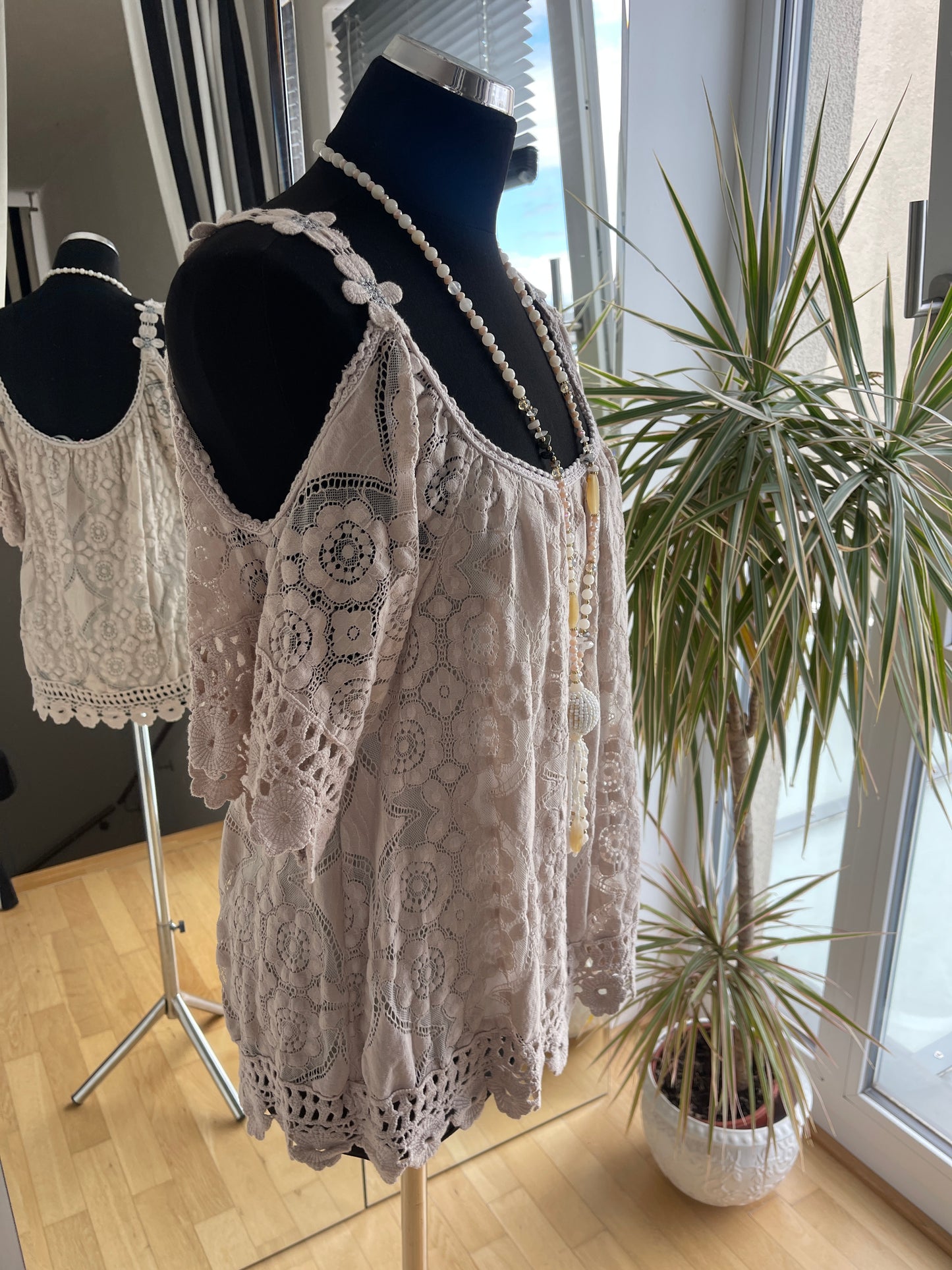 Oberteil/Top SISSY €69,90 beige; .. ein bisschen neckisch.., so nett