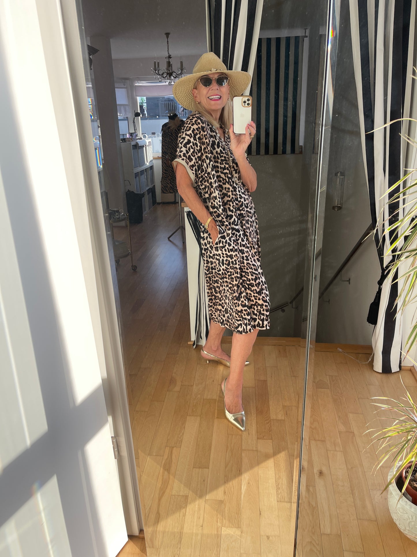 Kleid CAROLL €69,90 statt €99,90; Luftig, lässiger Sommer-Chic im trendigen Animal-Print; perfekt auch für XXXL-Größen