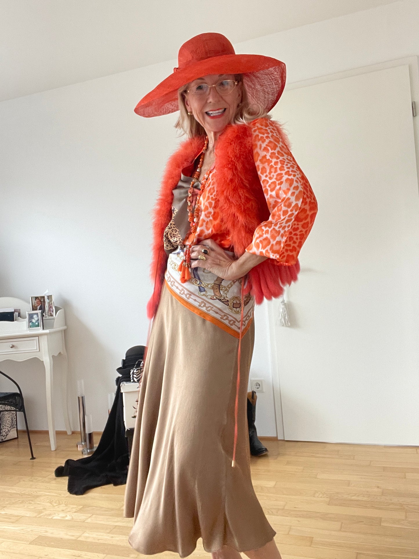 Weste PUSCHEL orange €119,90; super stylische Fell-Fake-Weste