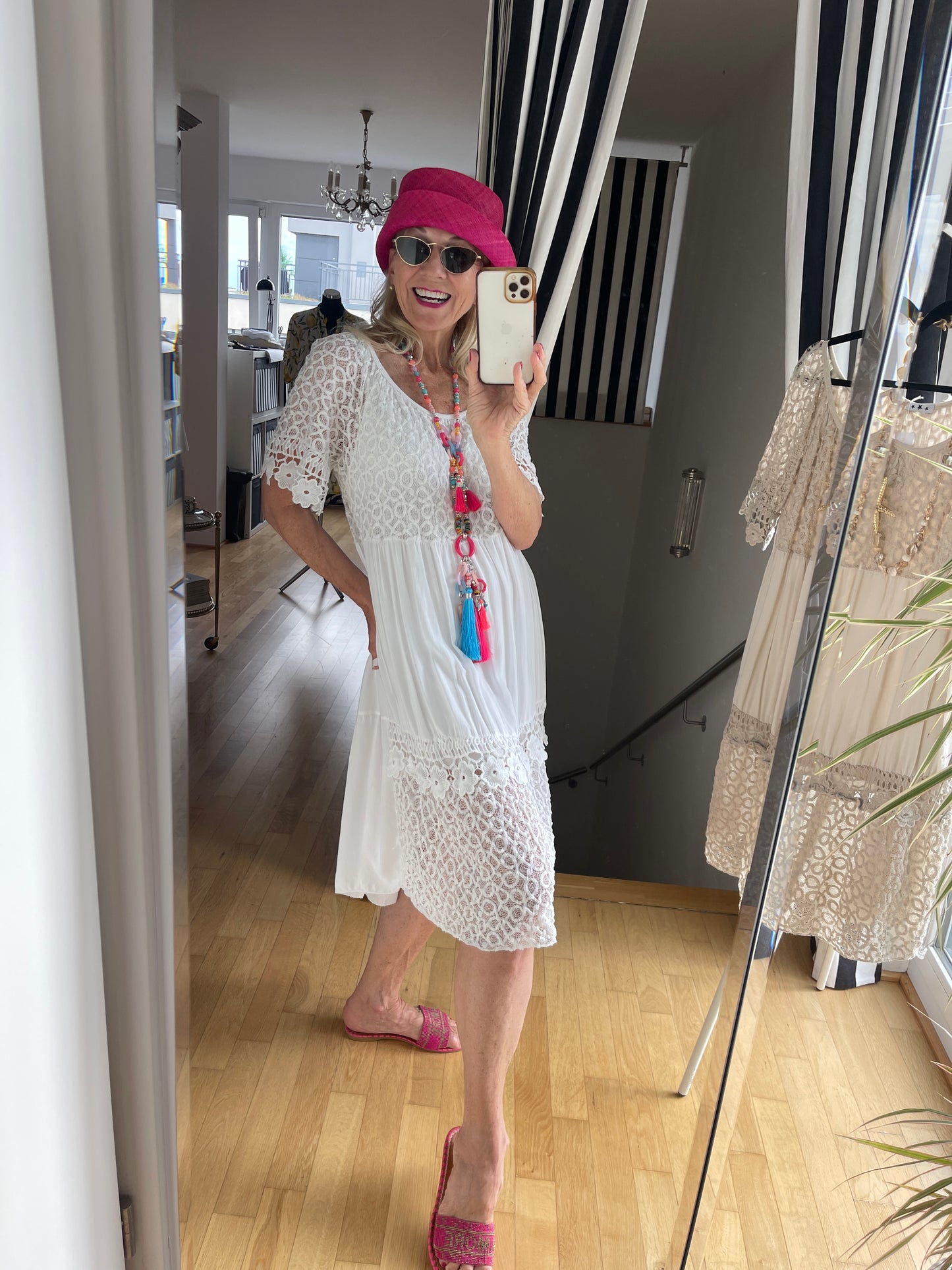 Kleid JUFA white €79,90; das ideale sommerliche Reisekleid