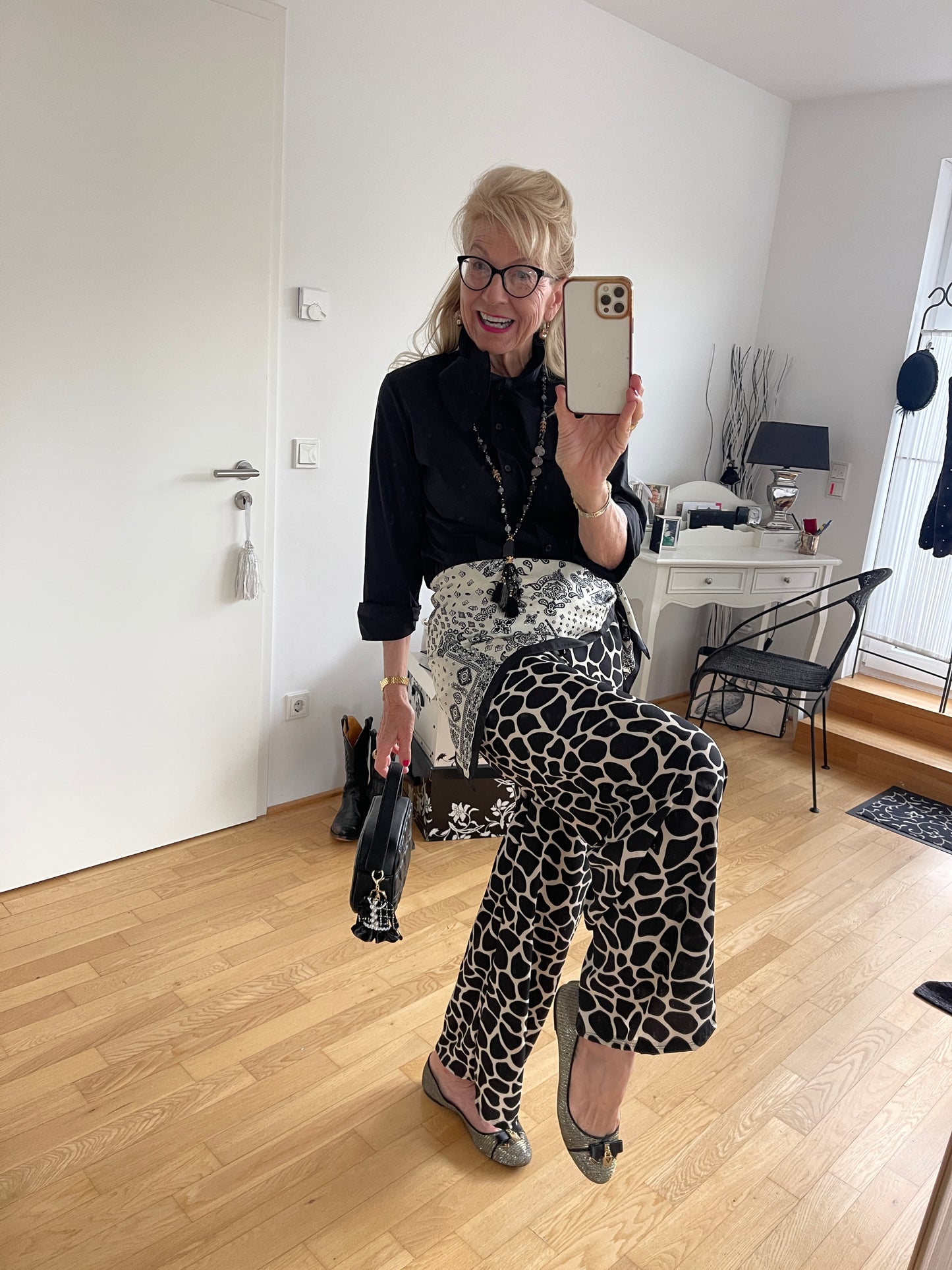 Hose CARLO €79,90; lässig, schick und so unkompliziert