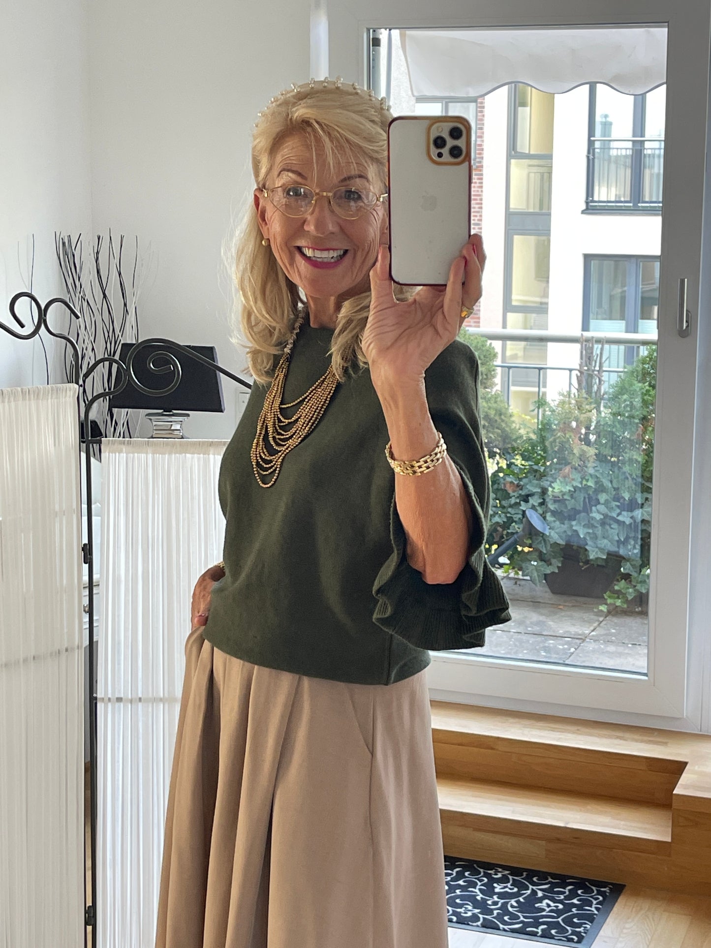 Pullover COLETTE olive €69,90; edel, schick und kuschelig