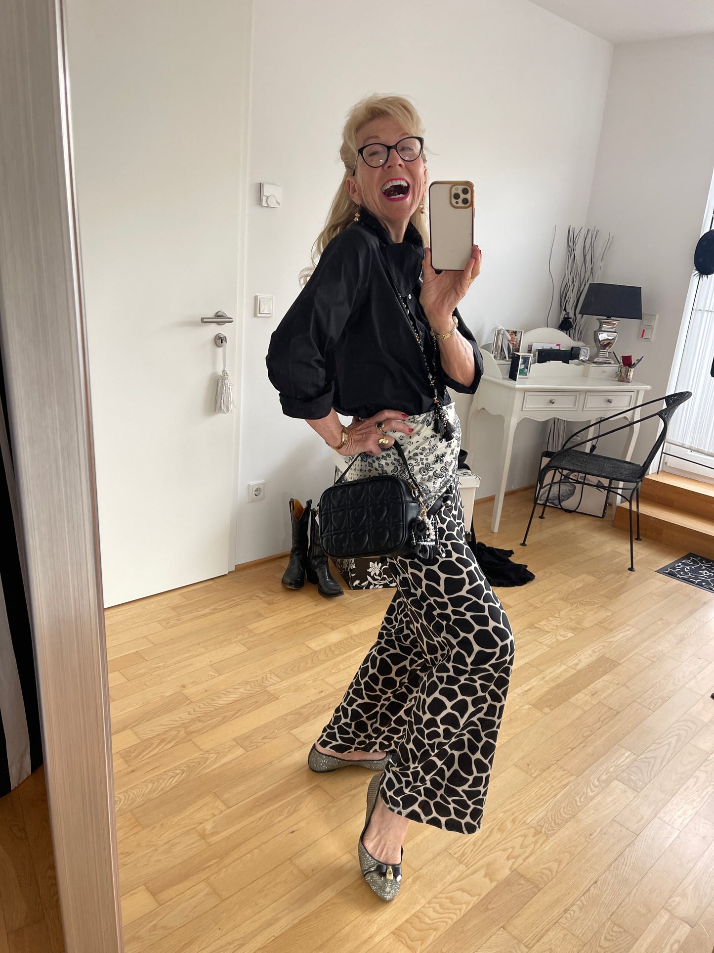 Hose CARLO €79,90; lässig, schick und so unkompliziert