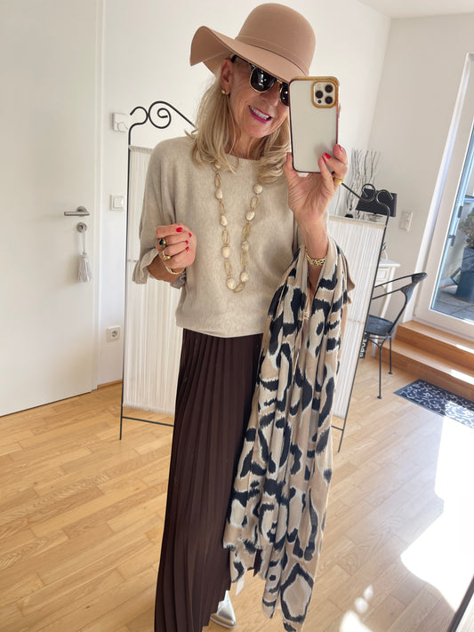 Schal TROJA €49,90; stylischer Schal, edel und extravagant