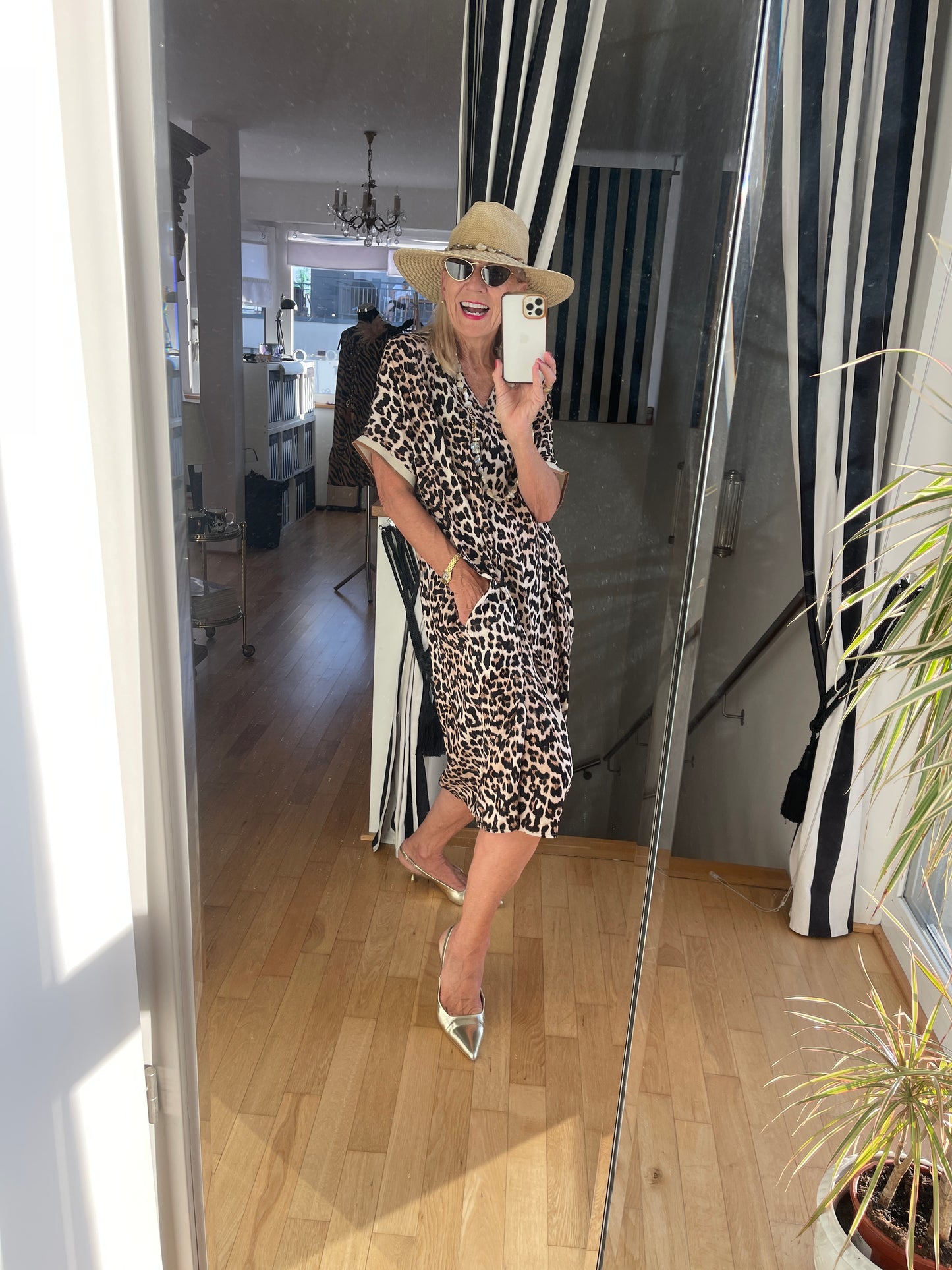 Kleid CAROLL €69,90 statt €99,90; Luftig, lässiger Sommer-Chic im trendigen Animal-Print; perfekt auch für XXXL-Größen