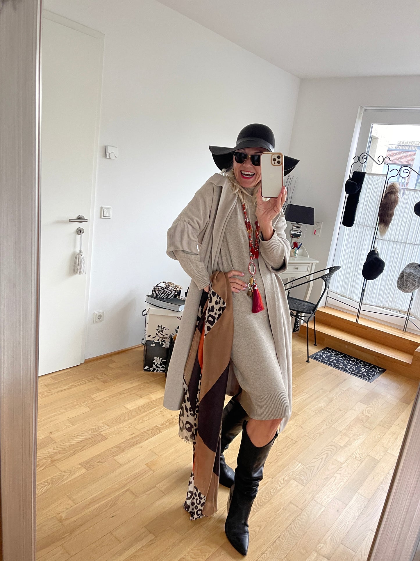 Mantel MERAN beige; jetzt €69,90 statt €129,90 „Im Black-Friday-Outlet“ ; super schicker Strickmantel ein „MUST HAVE“ der Saison