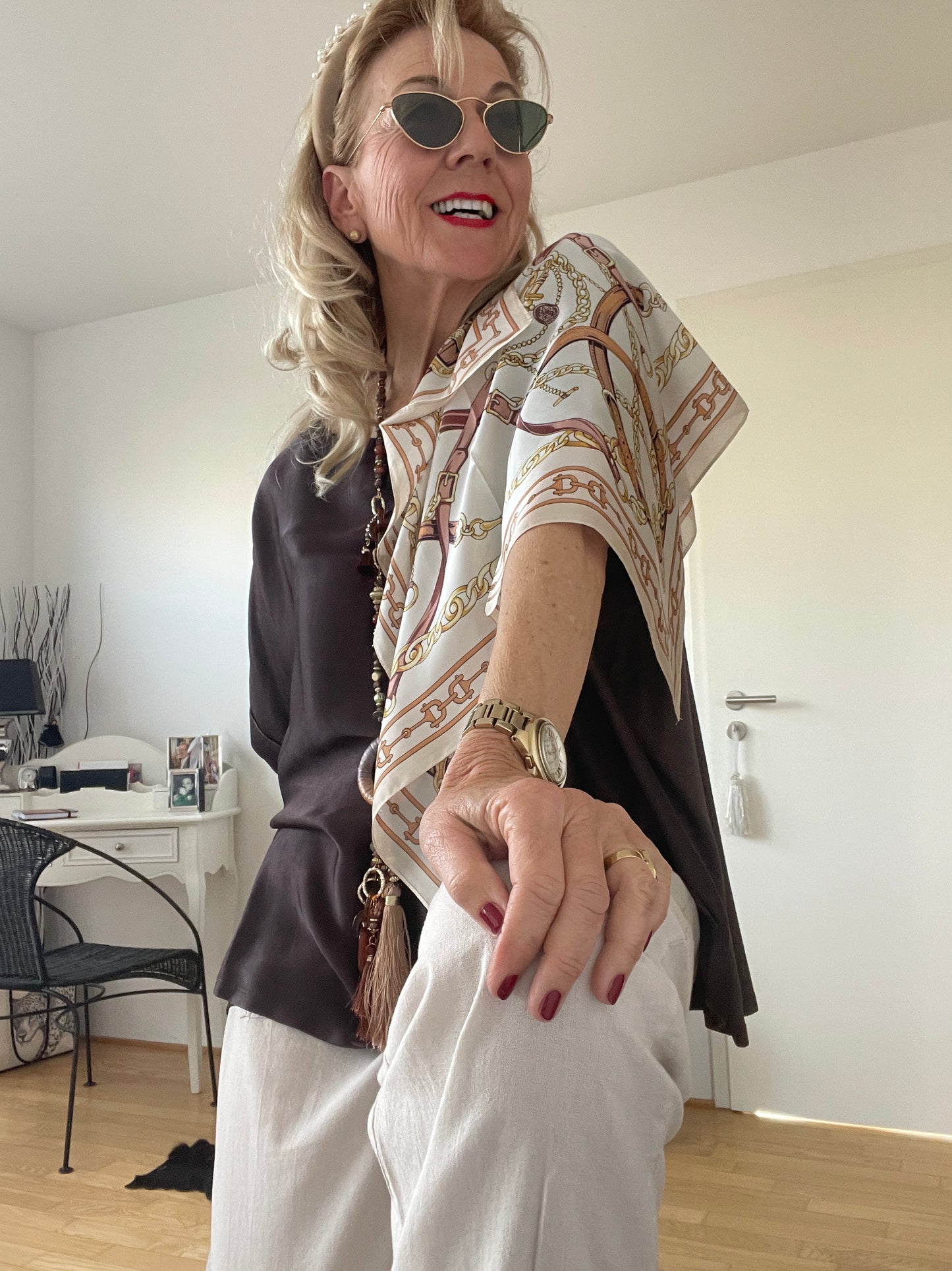 Schal „ Nickituch LOUIS“ €29,90; das stylische Accessoire der Saison
