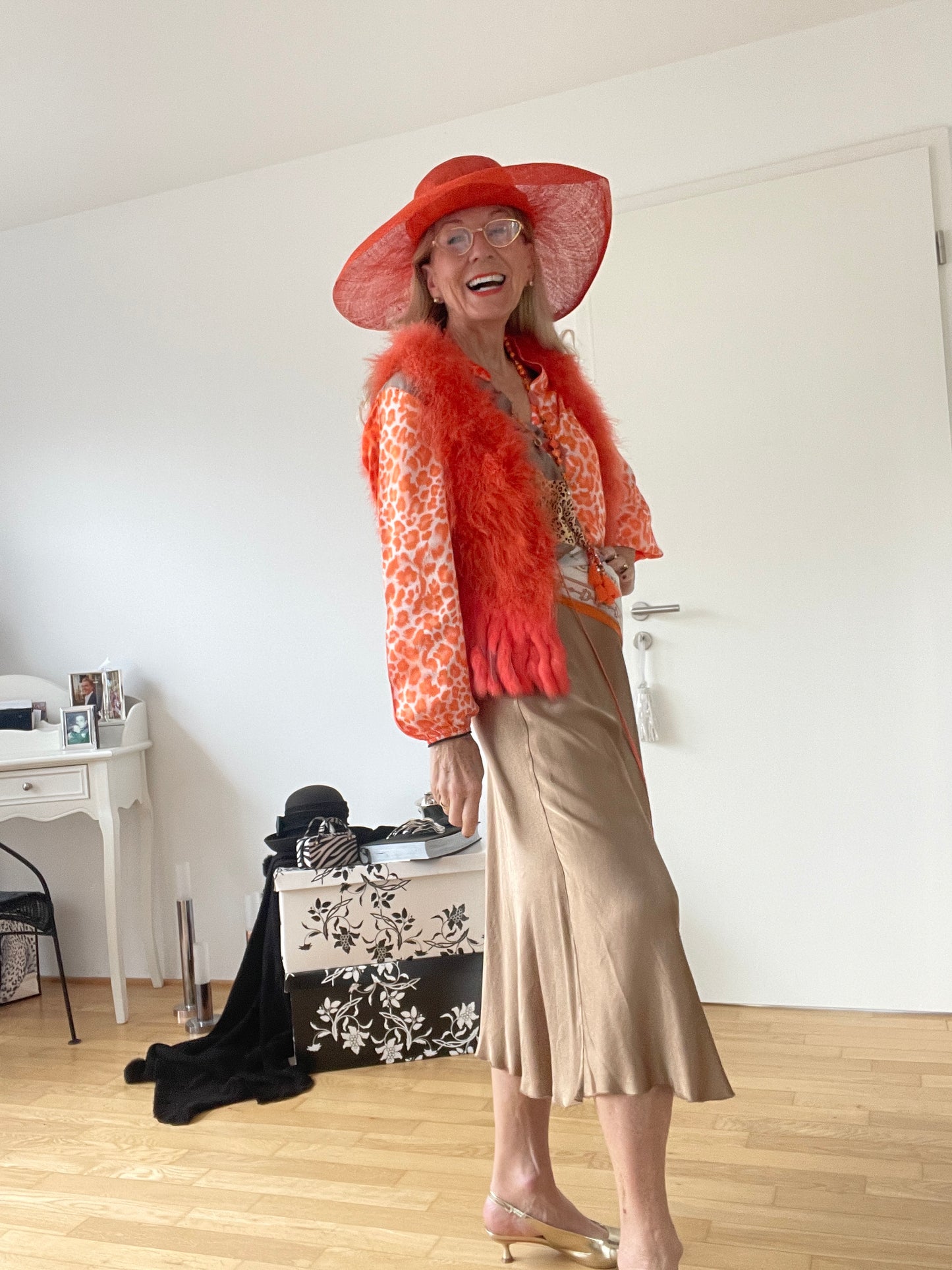 Weste PUSCHEL orange €119,90; super stylische Fell-Fake-Weste