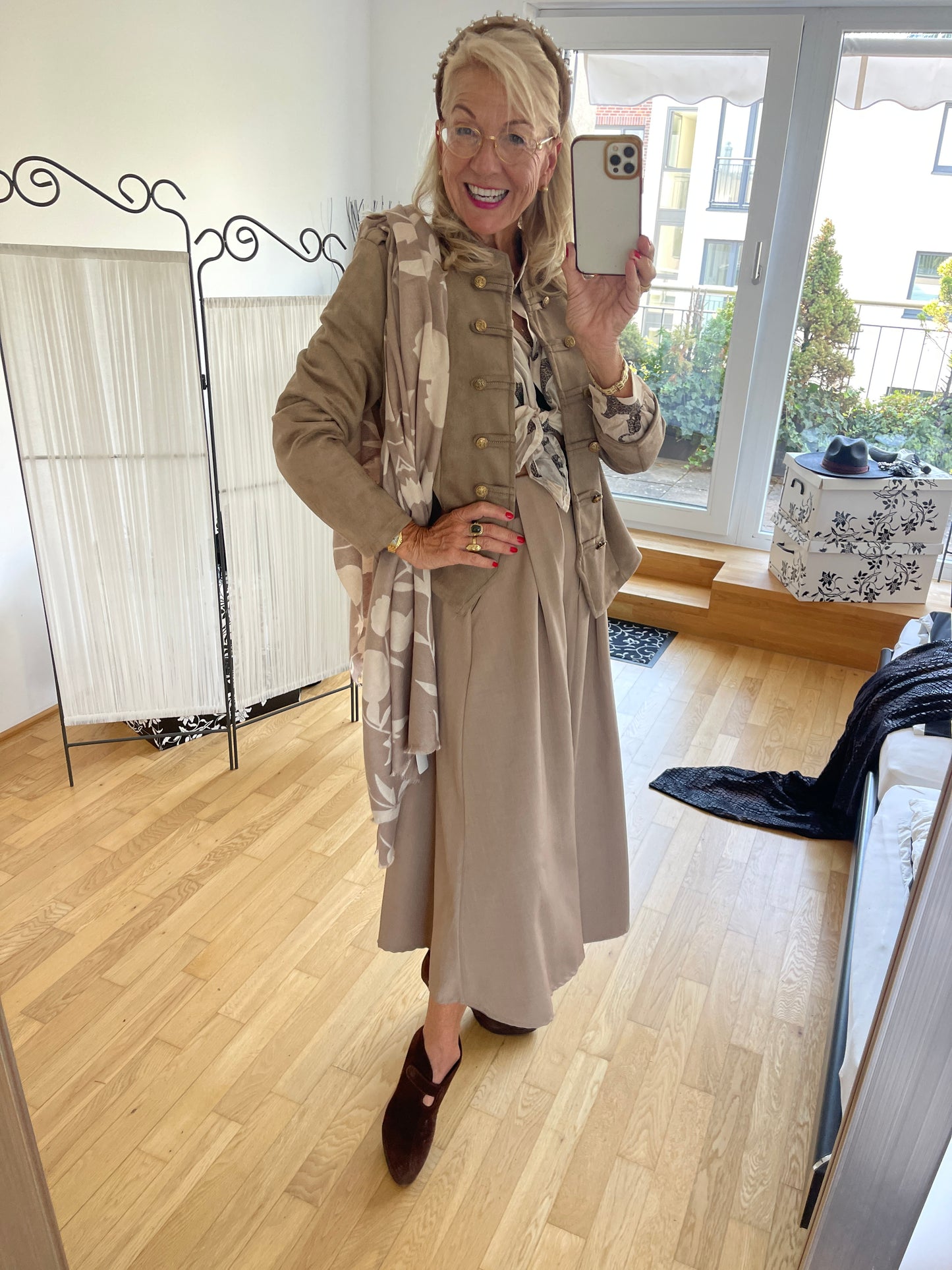 Jacke ARGI taupe €109,90; diese stylische Jacke rundet jedes Outfit perfekt ab🍁🍂