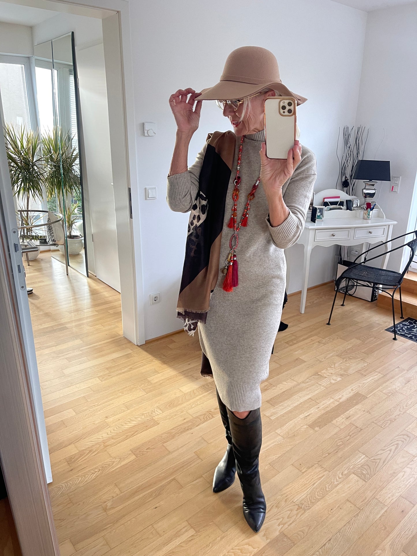 Kleid NASTI beige;  „IM BLACK-FRIDAY OUTLET“ nur noch €59,90 statt €99,90; klasse sitzendes, super edles und toll kombinierbares Strickkleid