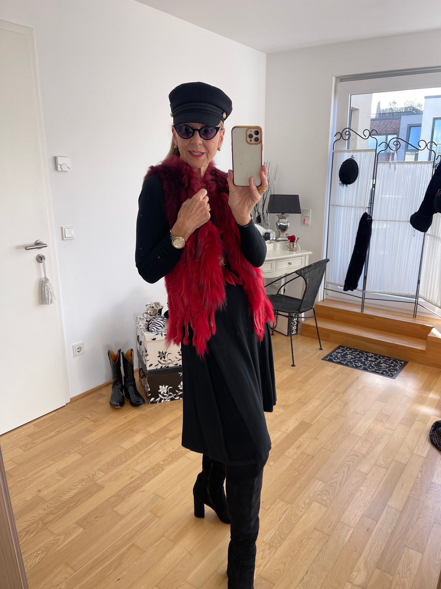 Weste VALENCIA rouge;  „JETZT SCHON IM BLACK-FRIDAY OUTLET“ nur noch €99,90 statt €199,90; kuscheliges MUST-HAVE.. auch eine sehr schöne Geschenk-Idee