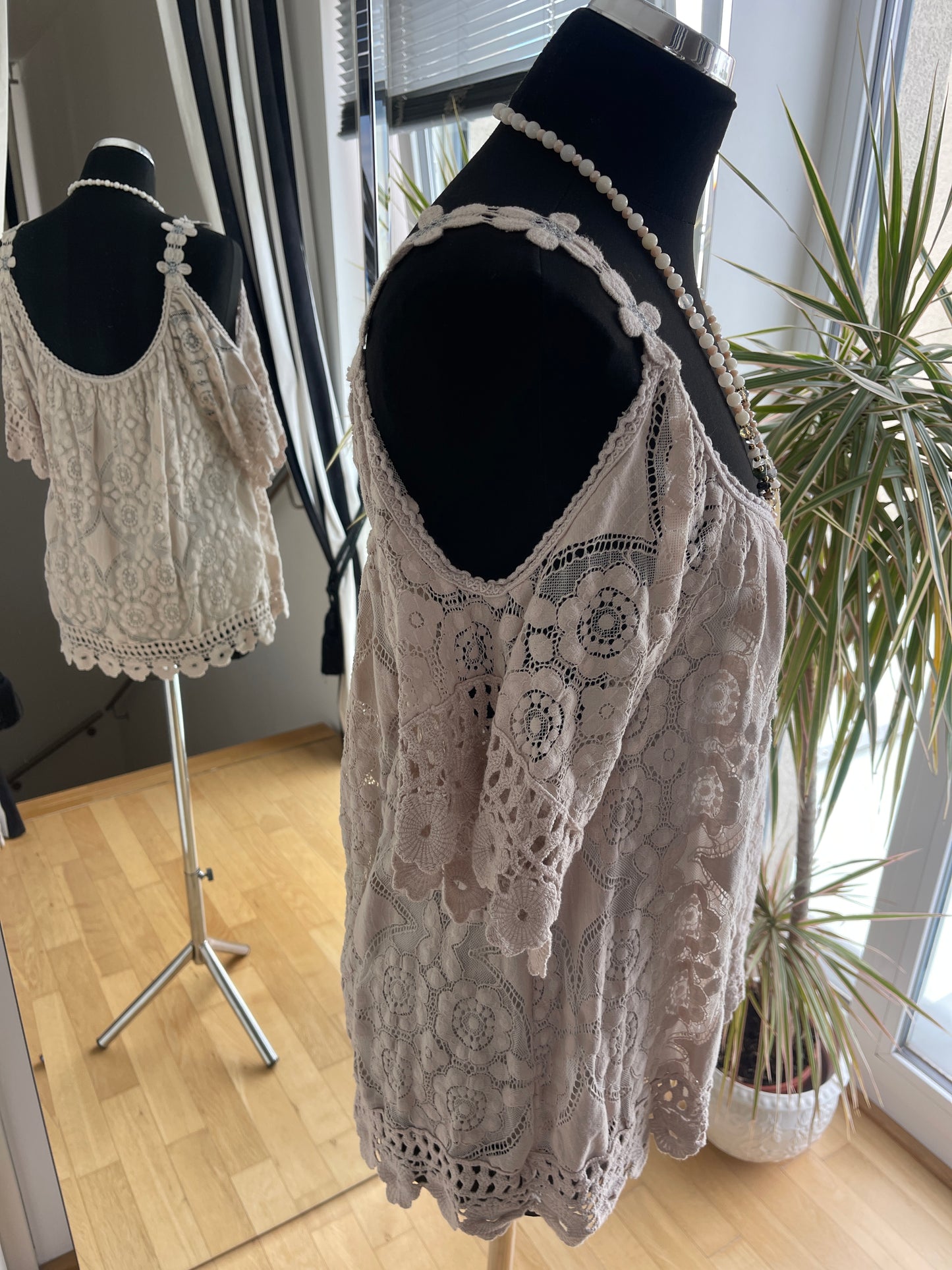 Oberteil/Top SISSY €69,90 beige; .. ein bisschen neckisch.., so nett