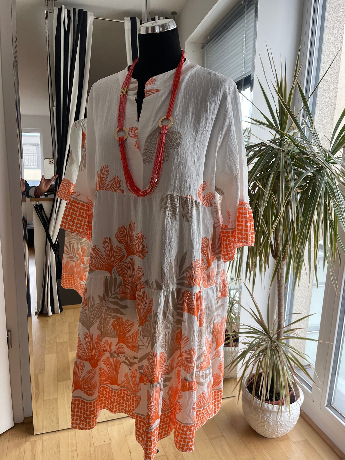 Tunika GINKO orange, beige-champagner €69,90; lässiger One-Size-Schnitt, toller Print, klasse Material… perfektes Summeroutfit