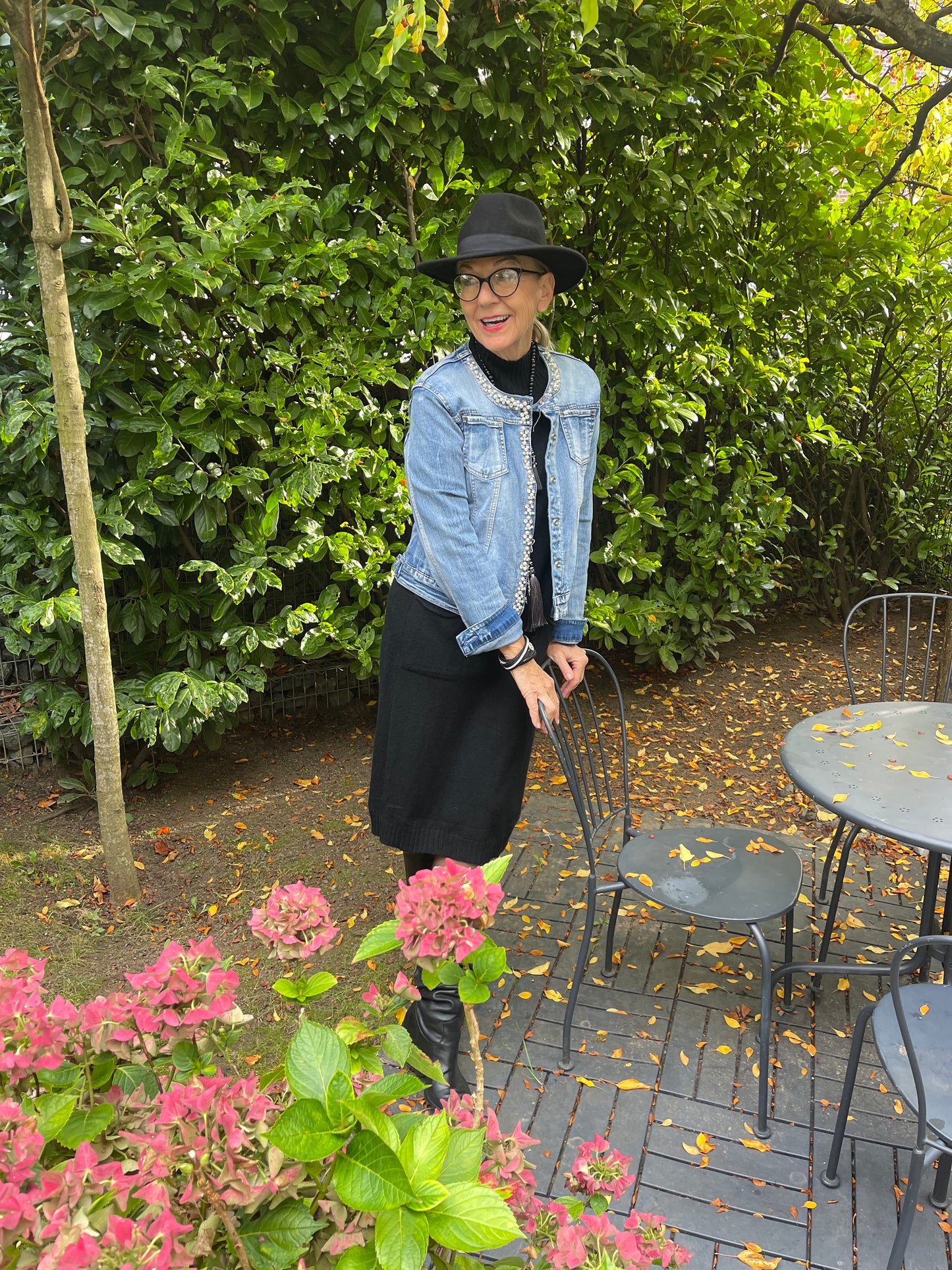 Jacke KIKKI €79,90 statt €99,90; „ Im Black-Friday-Outlet“, super edel wie lässige Jeans-Jacke; unser FASHIONISTA-TIP