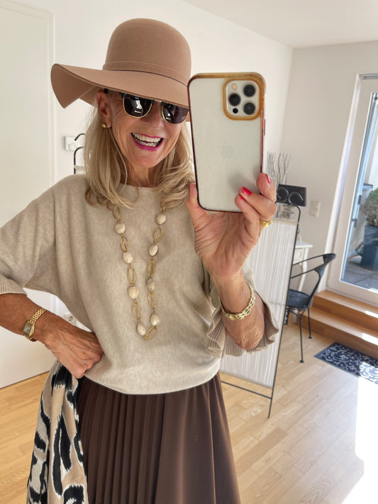 Pullover COLETTE beige €69,90;edel, schick und so kuschelig🍂