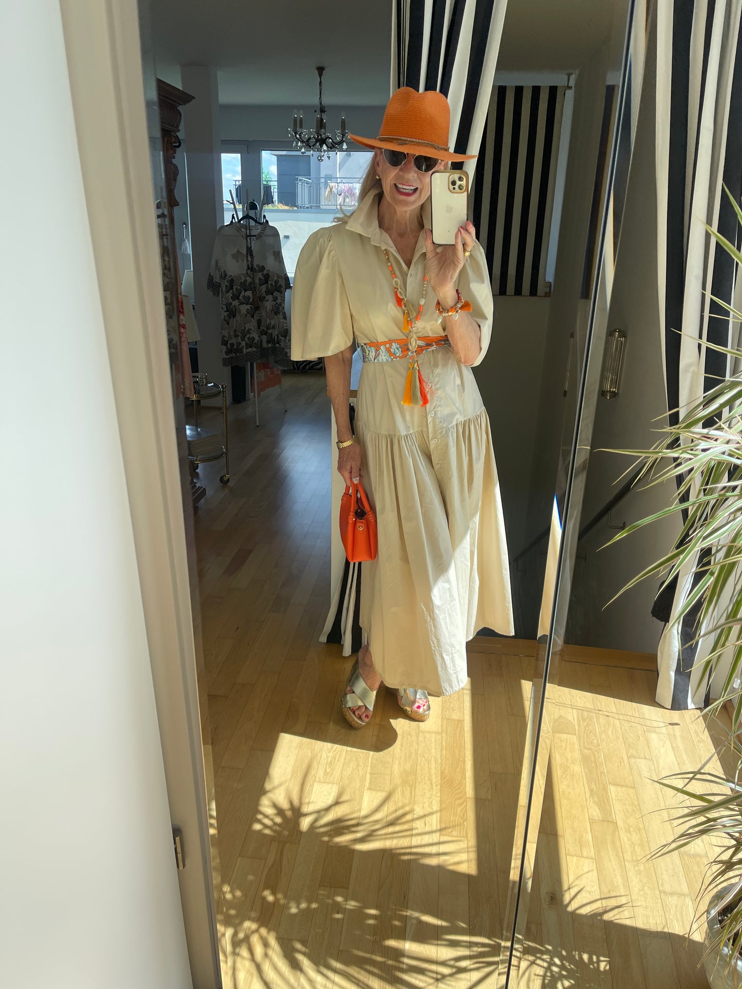 Kleid KLEO €119,90; Edler Chic mit Pfiff