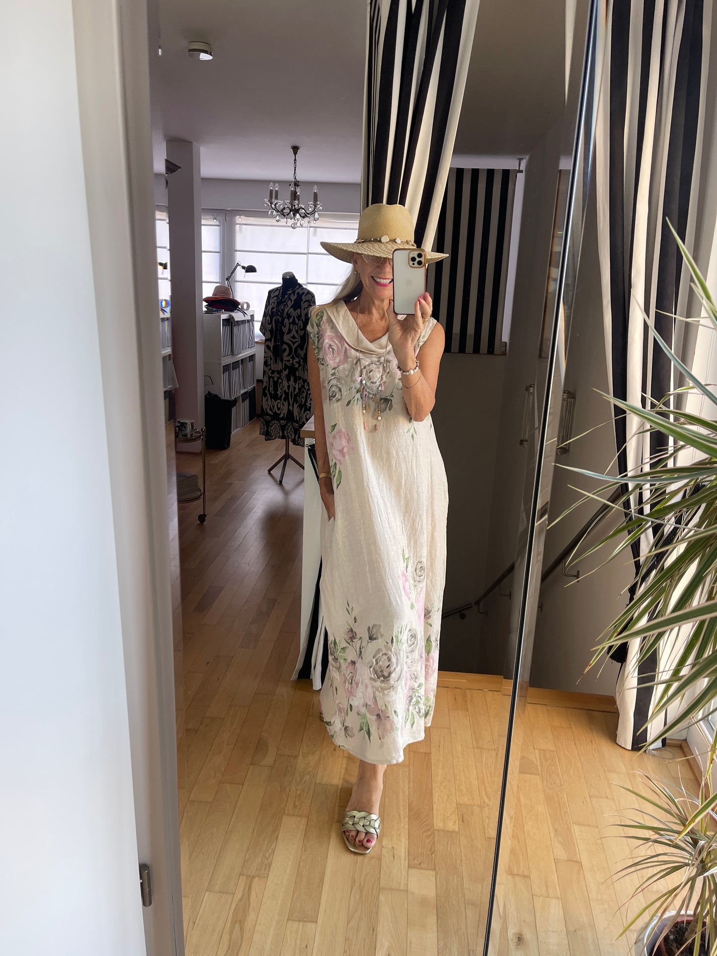 Kleid CARLOTTA beige €79,90 statt €109,90; Kleider machen Leute … Modell CARLOTTA hält Wort!!