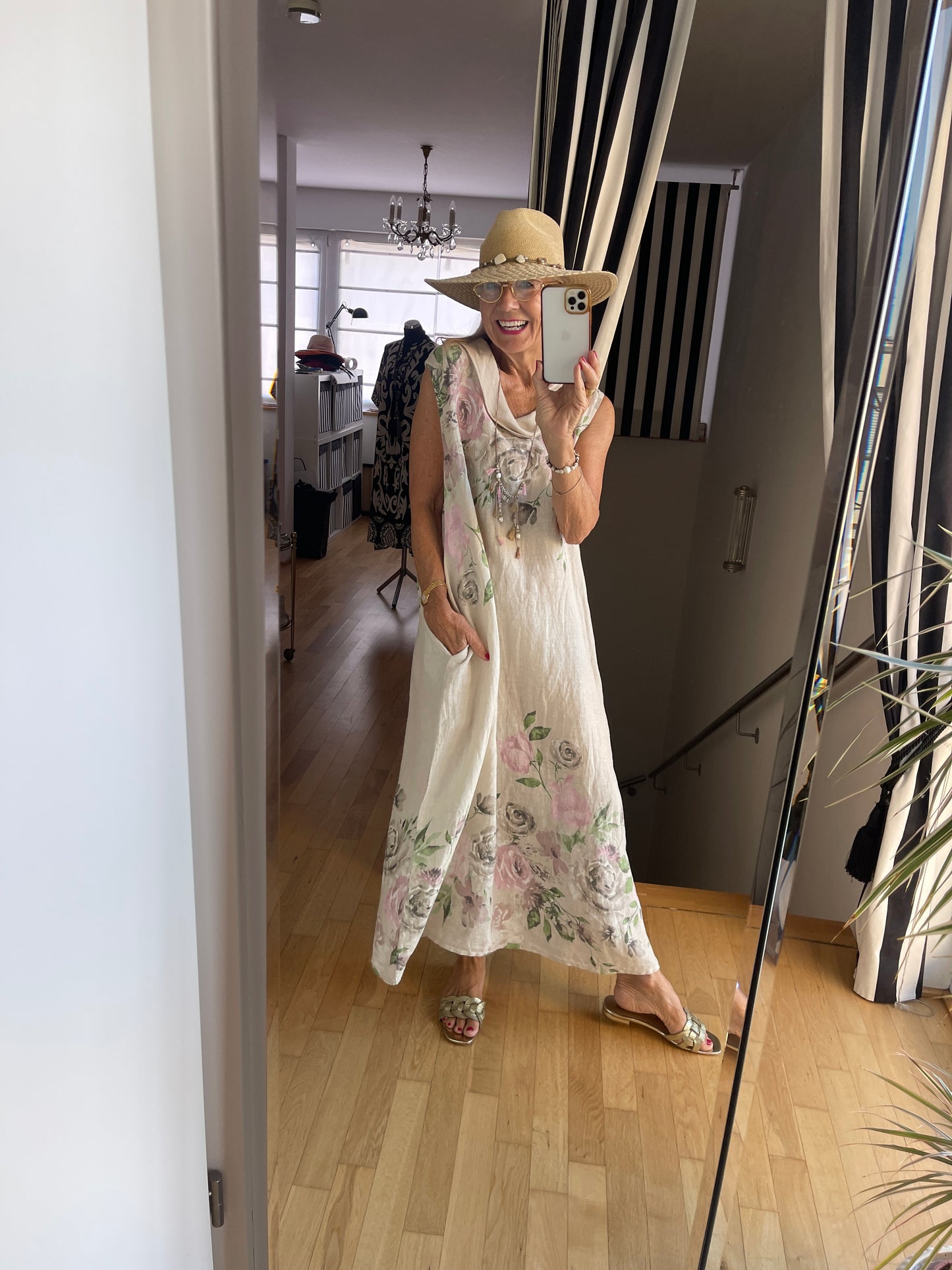 Kleid CARLOTTA beige €79,90 statt €109,90; Kleider machen Leute … Modell CARLOTTA hält Wort!!