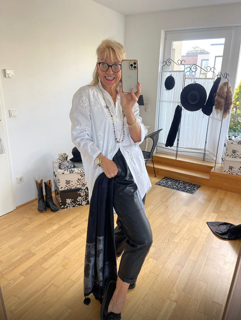 Hose OZIAS black Gr.M/L;  „JETZT SCHON IM BLACK-FRIDAY OUTLET“ nur noch €49,90 statt €99,90 super sitzendes Vegan-Leather-Modell