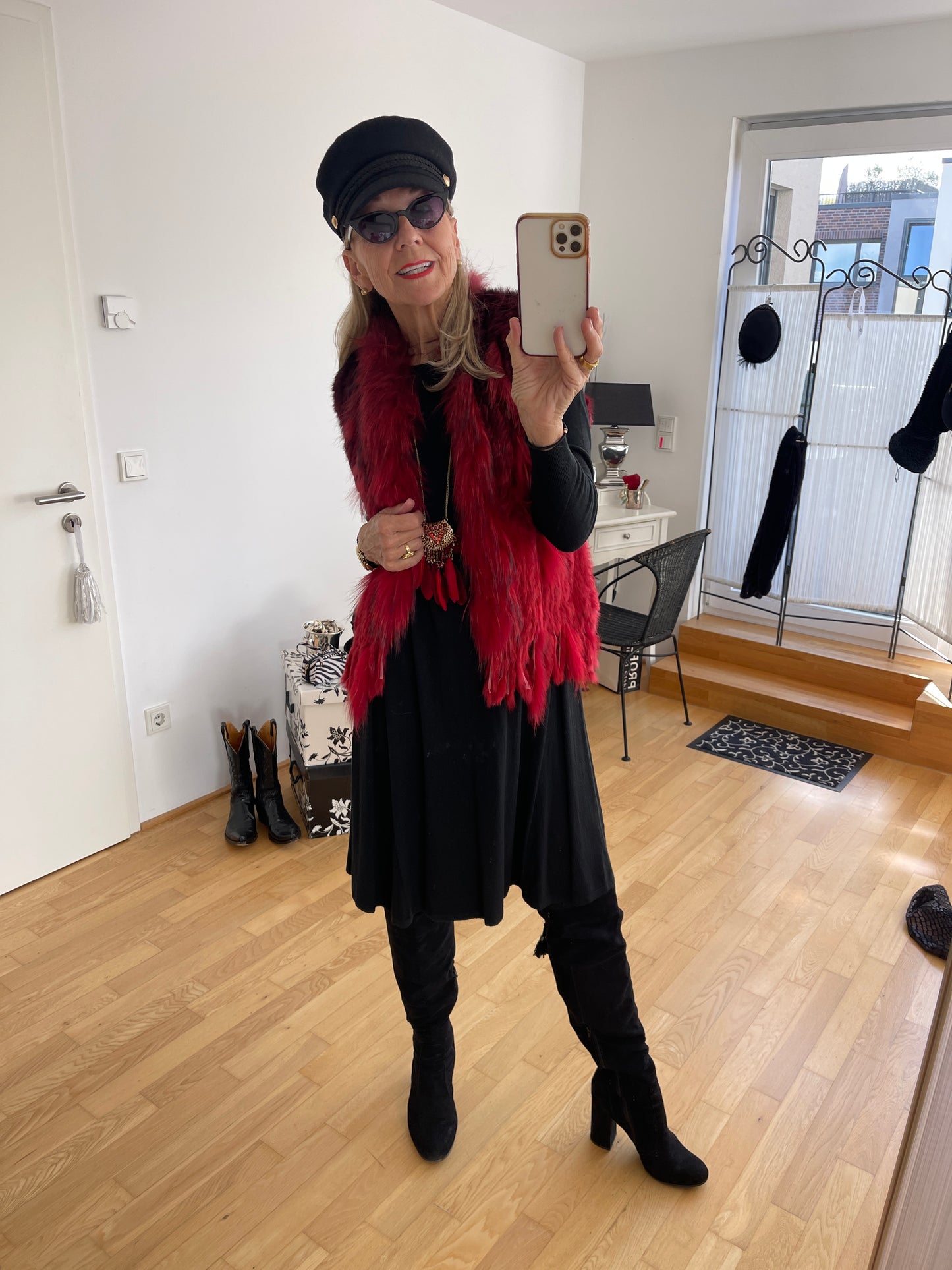 Weste VALENCIA rouge;  „JETZT SCHON IM BLACK-FRIDAY OUTLET“ nur noch €99,90 statt €199,90; kuscheliges MUST-HAVE.. auch eine sehr schöne Geschenk-Idee