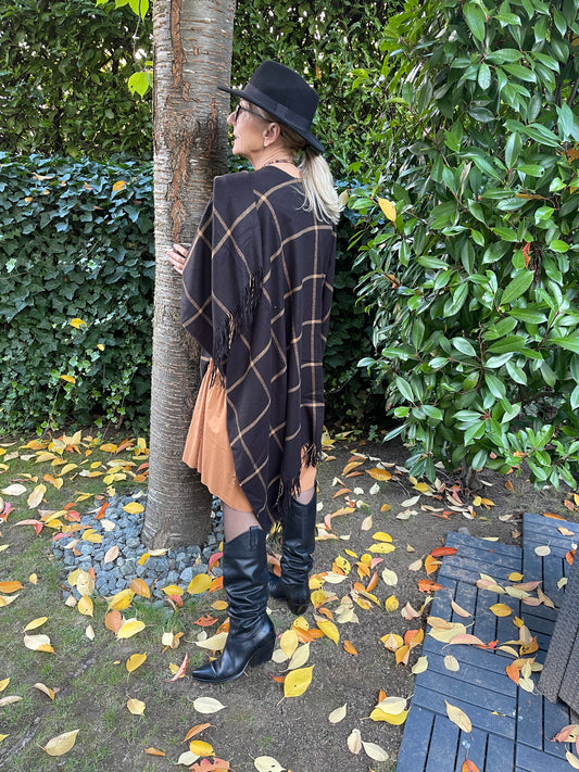 Schal Adria cognac/schwarz; super schicker Poncho… Edles Must-Have „JETZT SCHON IM BLACK-FRIDAY OUTLET“ nur noch €49,90 statt €89,90