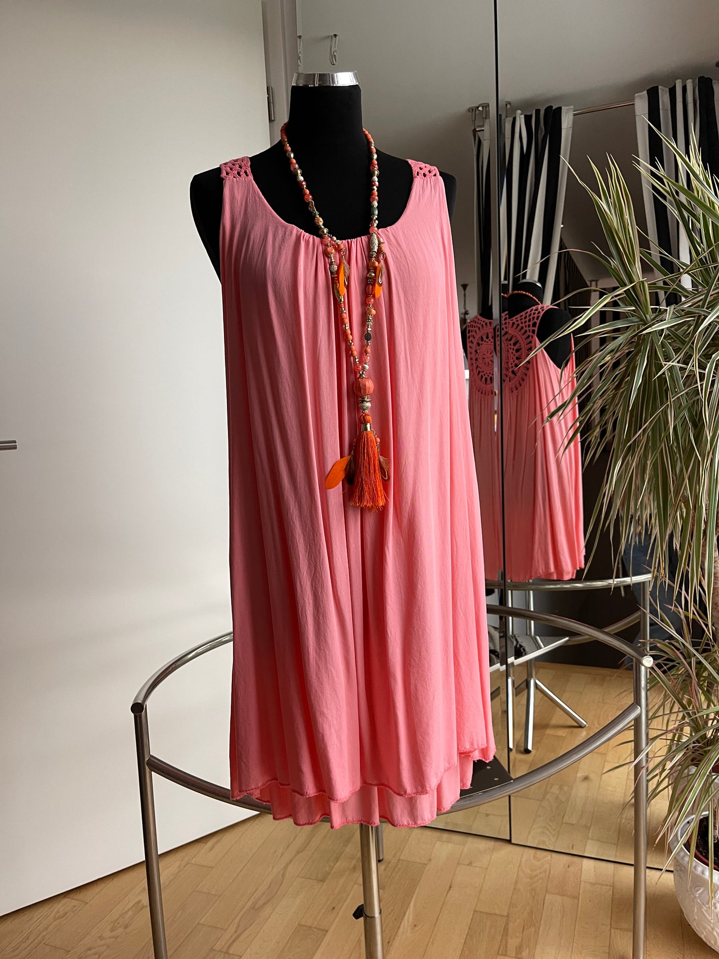 Kleid BURMA lachs €59,90 statt €79,90; ein schöner Rücken kann auch entzücken