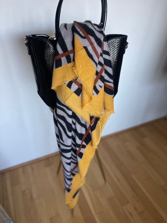 Schal LOLA yellow; „ IM BLACK-FRIDAY OUTLET“ nur noch €29,90 statt €49,90; wunderschöner Big-Schal