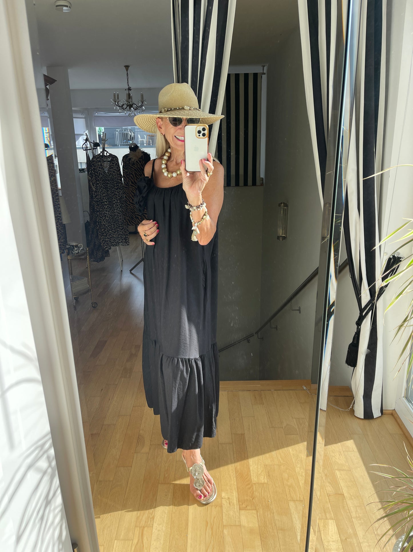 Kleid ROSETTE €89,90 statt €129,90; … so ein schickes „ KLEINES SCHWARZES“ gehört in jeden Kleiderschrank