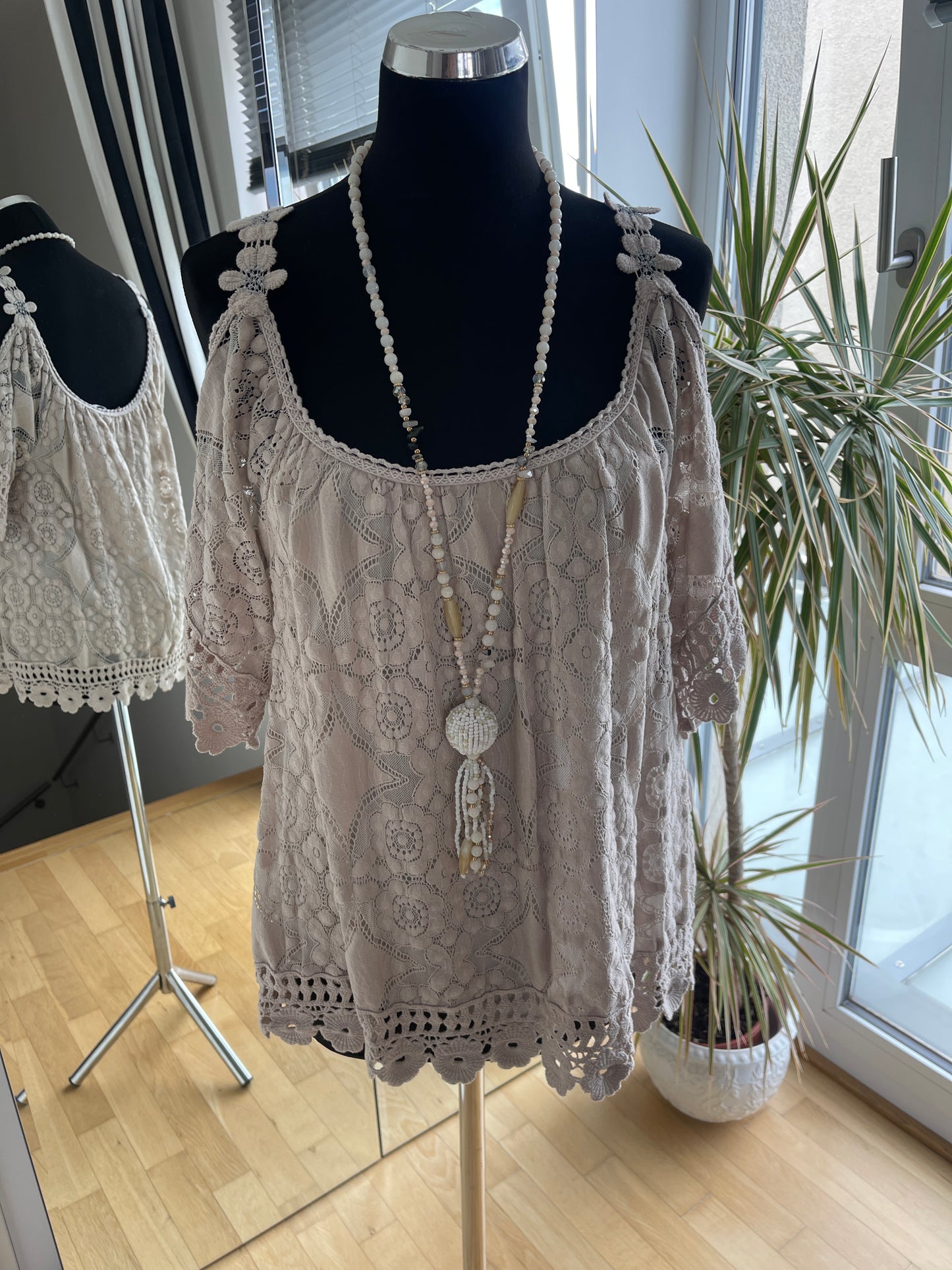 Oberteil/Top SISSY €69,90 beige; .. ein bisschen neckisch.., so nett