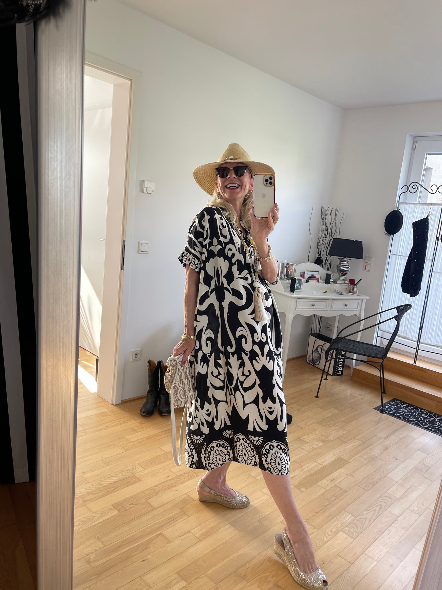 Kleid FLAVIO €99,90; edel, schick und unfassbar angenehm, perfekt auch für Genussgrößen