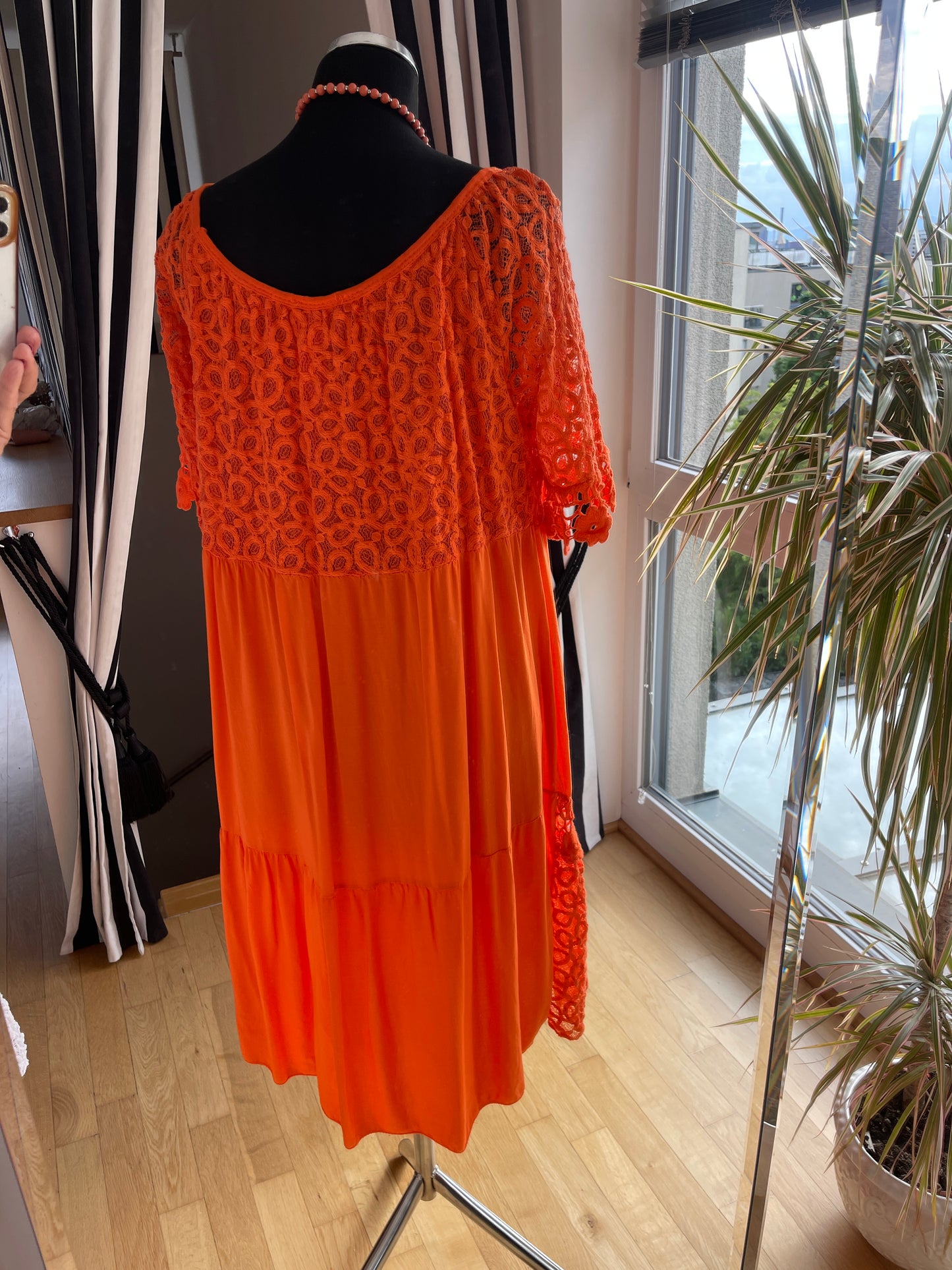 Kleid JUFA orange €79,90; … das perfekte sommerliche Reisekleid