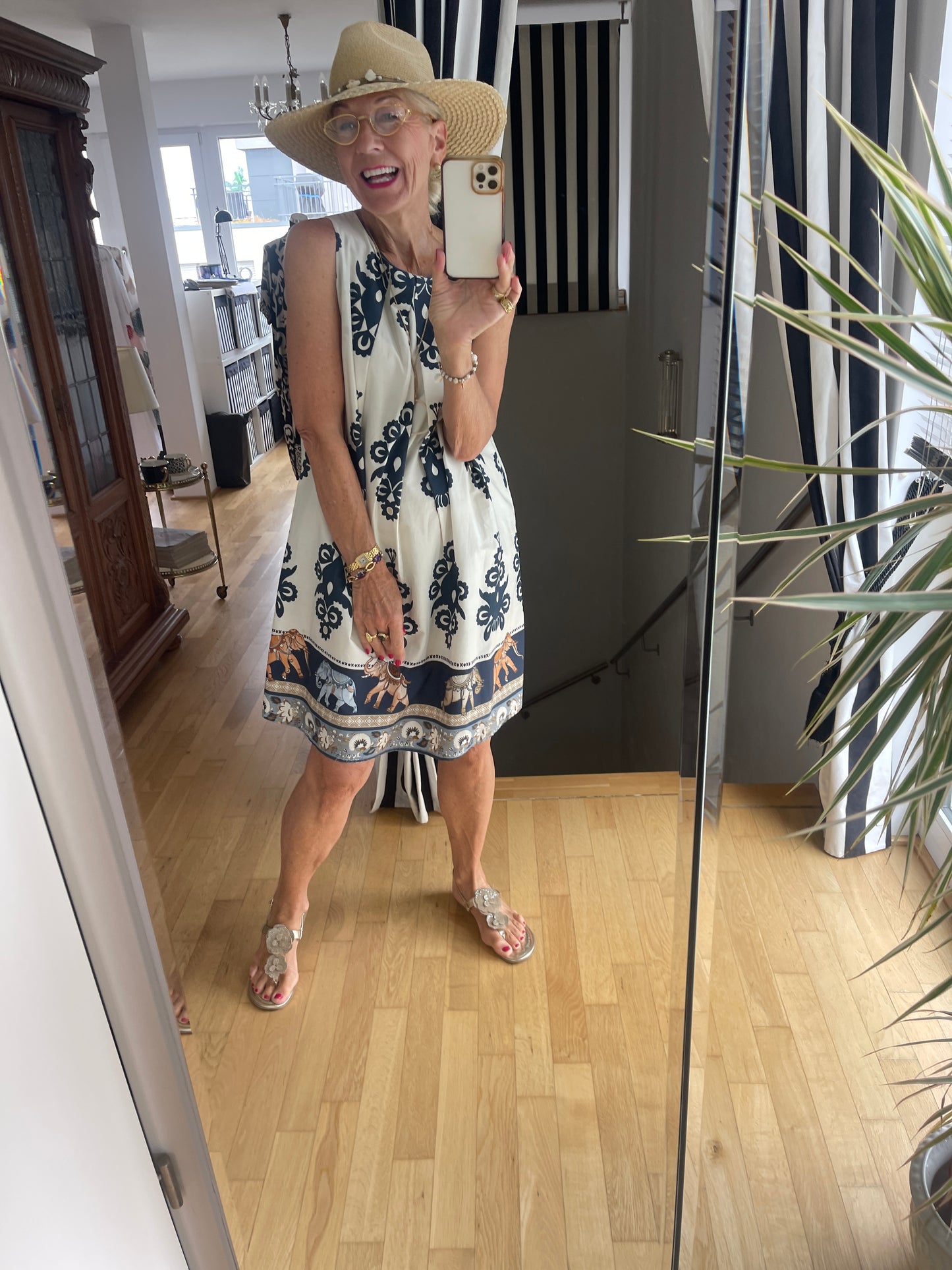 Kleid LARISSA €79,90 statt €99,90; edel, schick und dennoch lässige Eleganz
