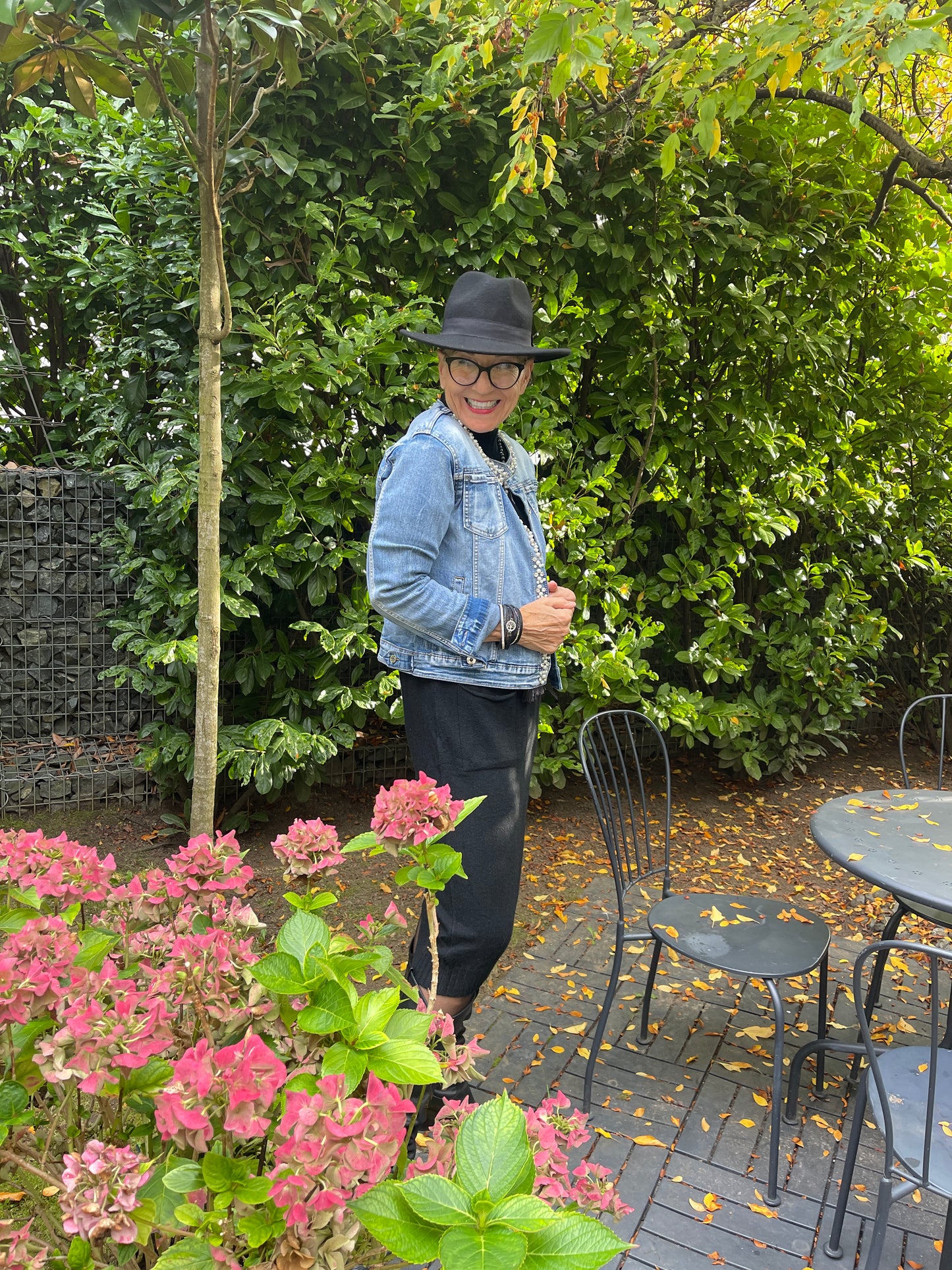 Jacke KIKKI €79,90 statt €99,90; „ Im Black-Friday-Outlet“, super edel wie lässige Jeans-Jacke; unser FASHIONISTA-TIP