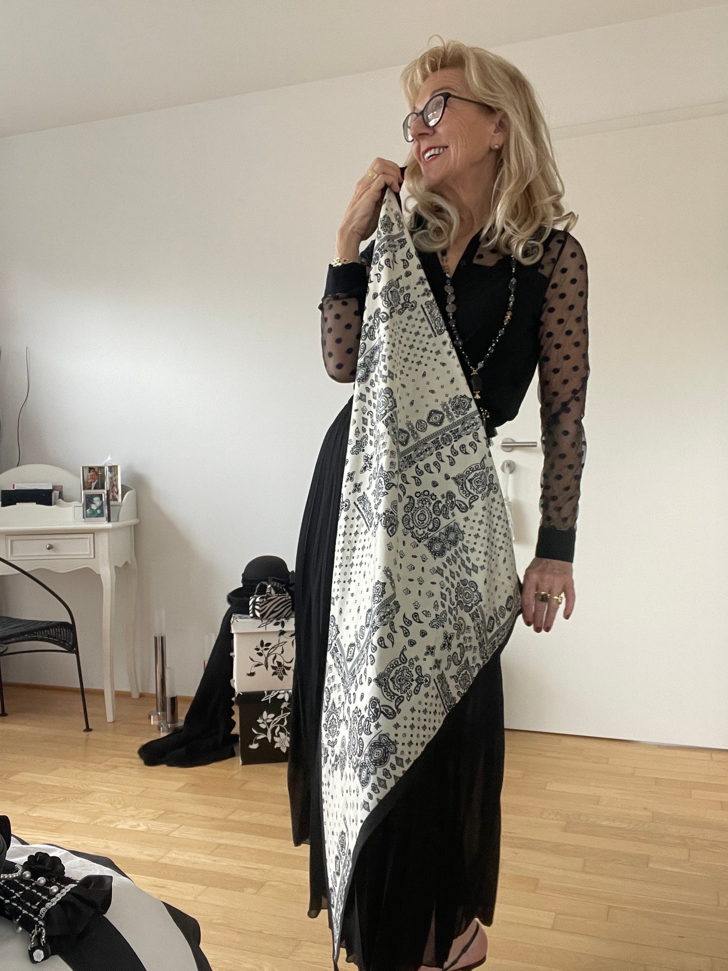 Schal KENNEDY €29,90 white/black, perfektes Accessoire und mal ganz anders!!!