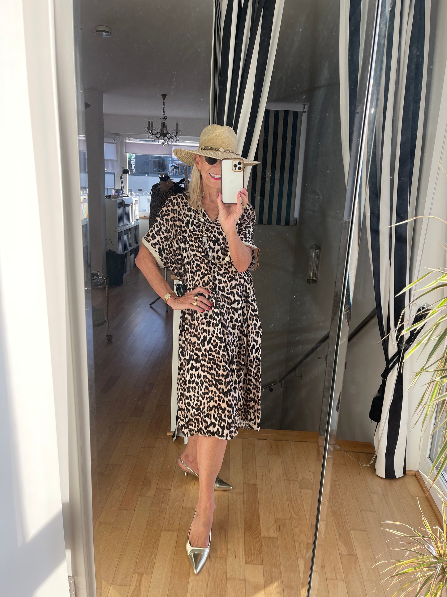 Kleid CAROLL €69,90 statt €99,90; Luftig, lässiger Sommer-Chic im trendigen Animal-Print; perfekt auch für XXXL-Größen