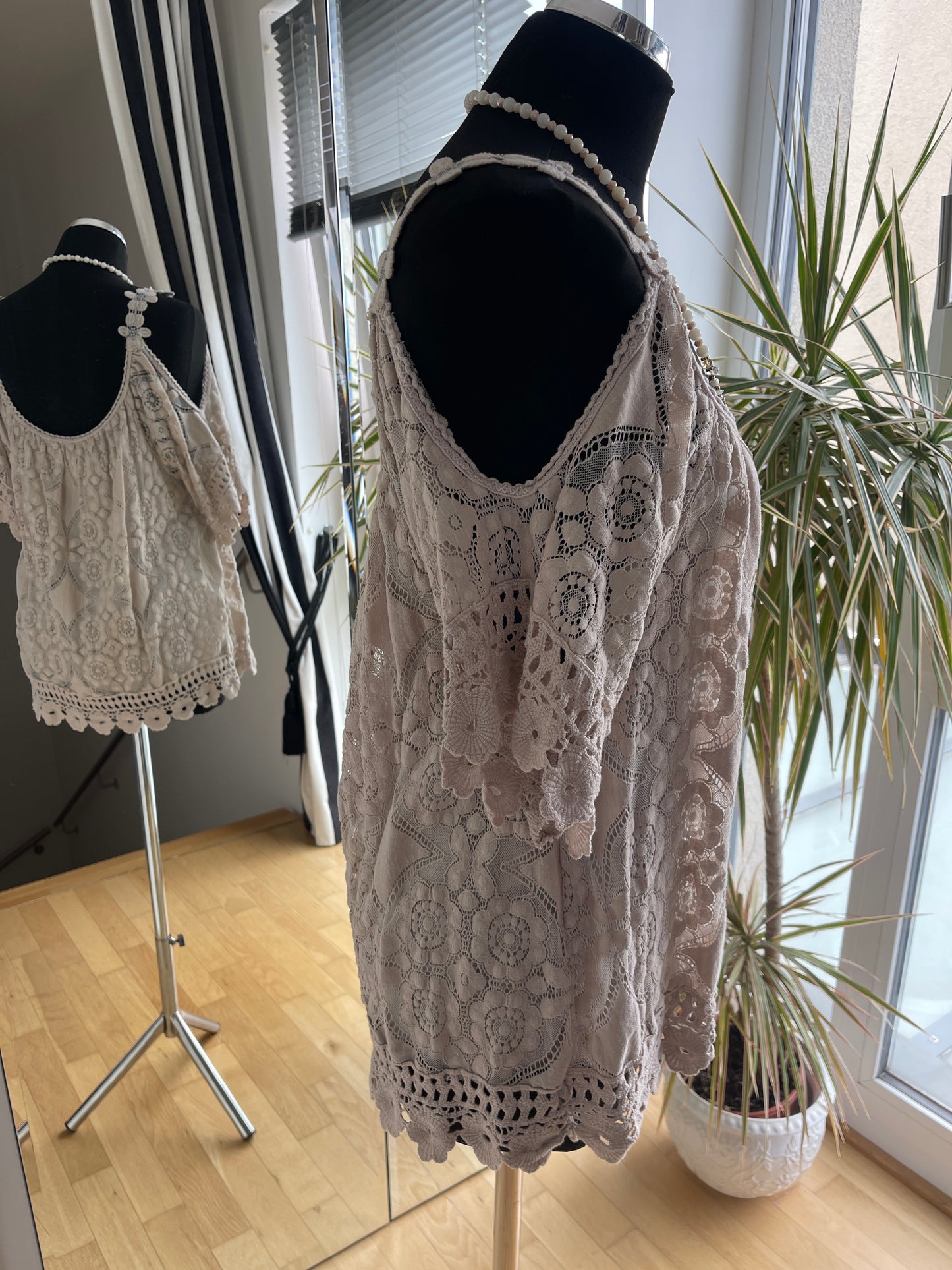 Oberteil/Top SISSY €69,90 beige; .. ein bisschen neckisch.., so nett
