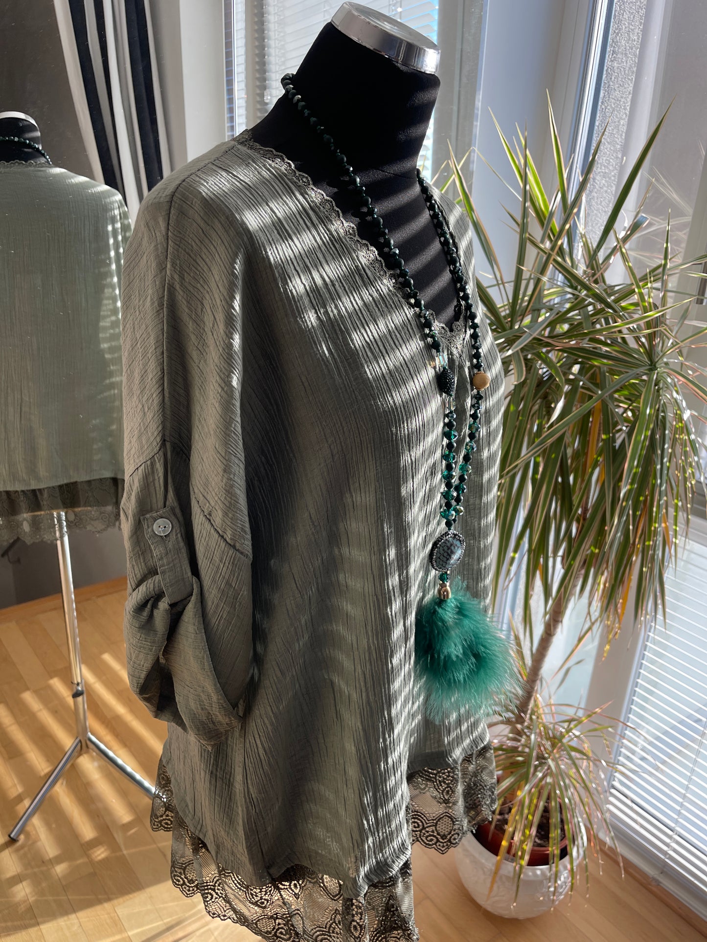 Tunika HELEN oliv; im Outlet €39,90 statt €69,90 … so herrlich duftig, luftig .. und auch perfekt für XXL-Größen