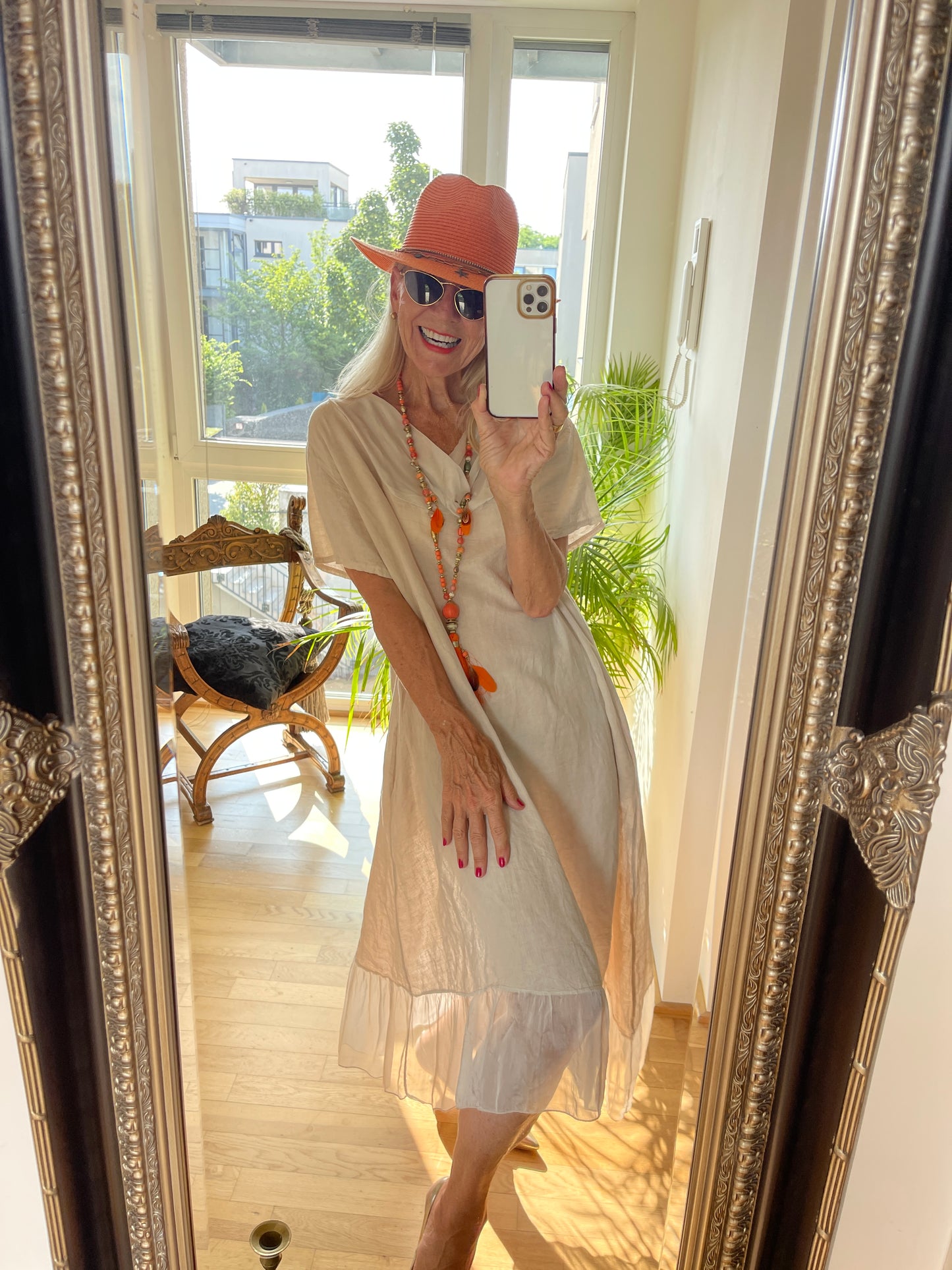 Kleid MARGOT beige €79,90 statt €109,90; auch starke Größen lieben extravagante Mode