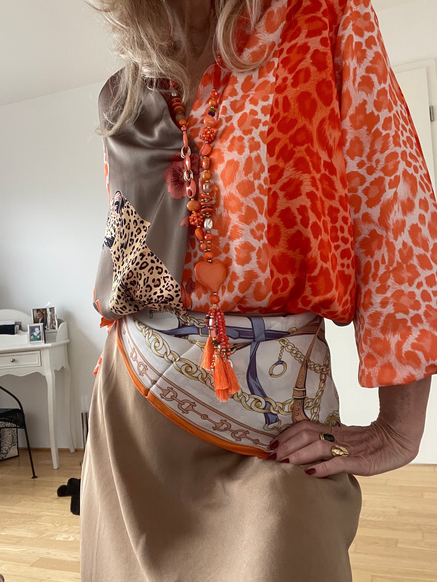 Schal „Nickituch“ JASON orange €29,90; Ein MUST-HAVE der Saison