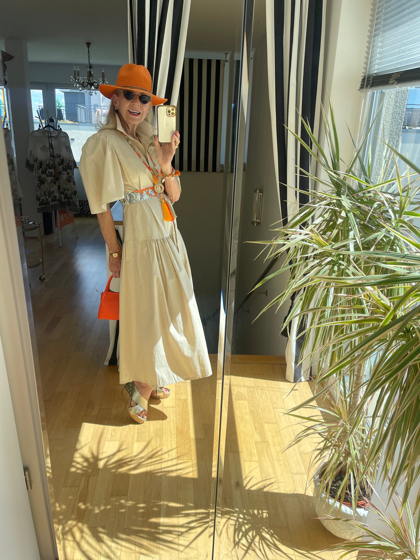Kleid KLEO €119,90; Edler Chic mit Pfiff