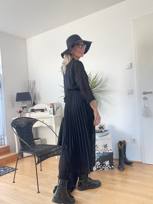 Kleid SALERNO black; IM MEGA-WINTER-SALE“ €149,90 statt €69,90