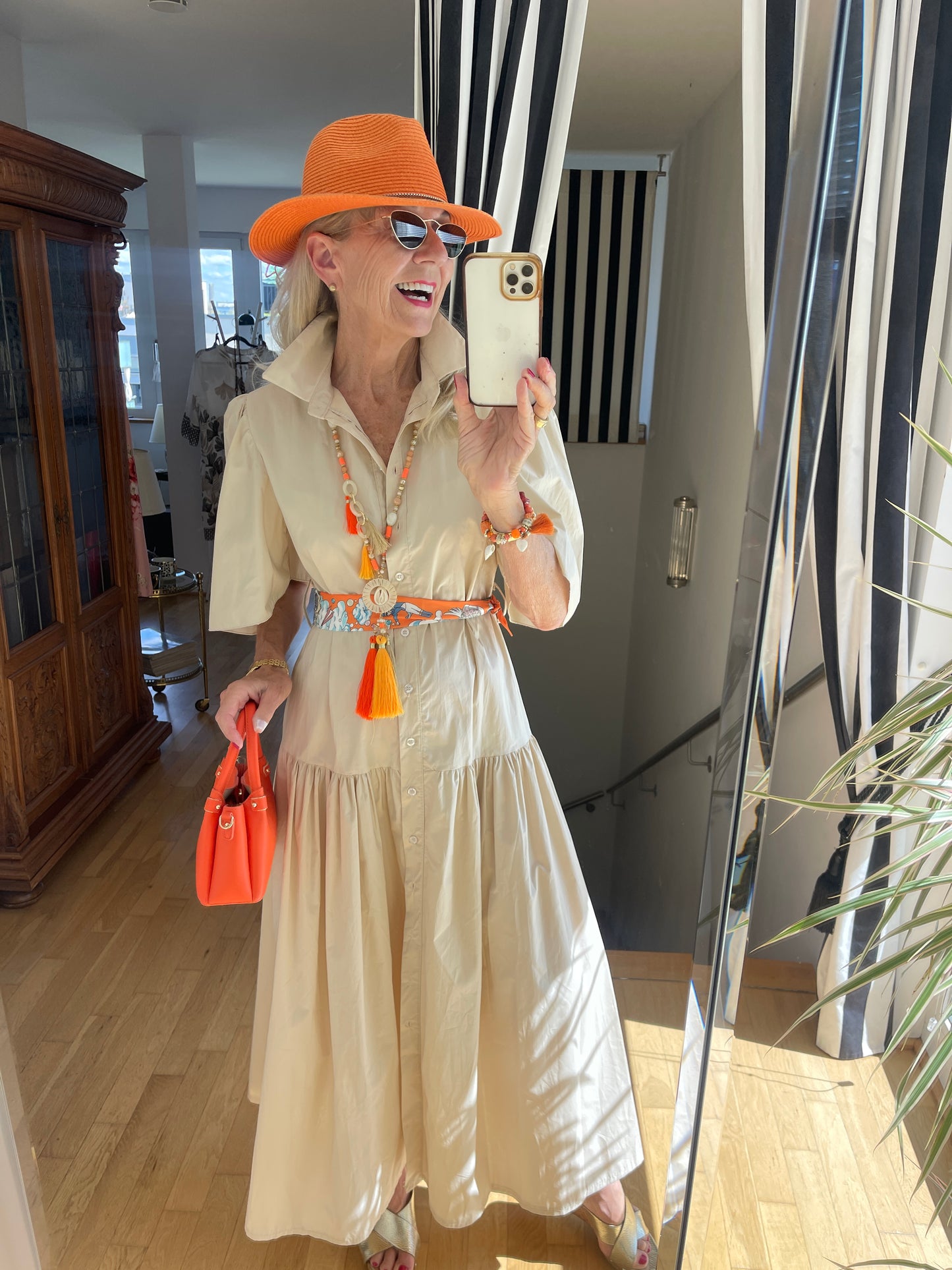 Kleid KLEO €119,90; Edler Chic mit Pfiff