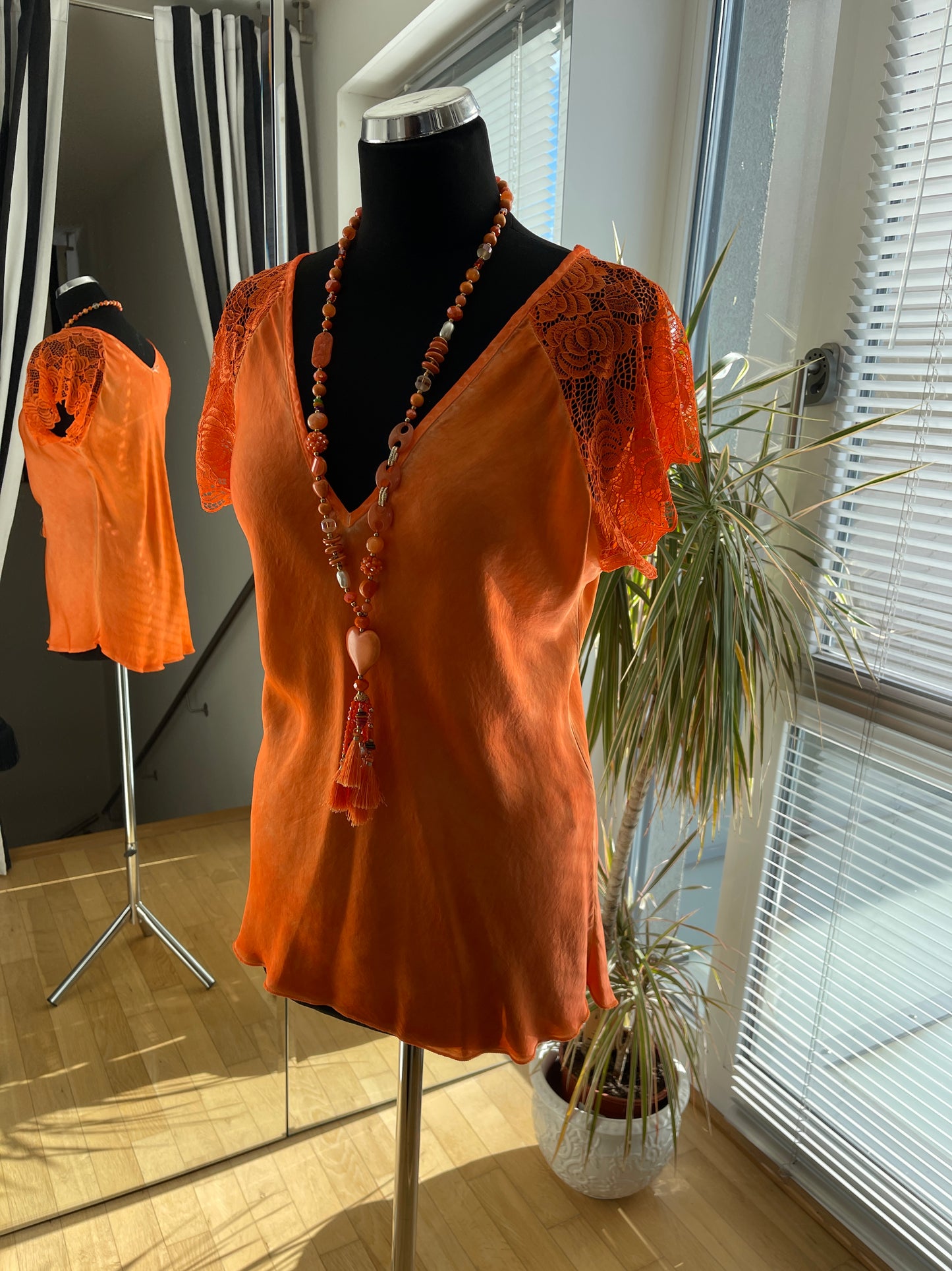Oberteil/Top SUSA orange €49,90; .. ein genial schickes Basic-Teil